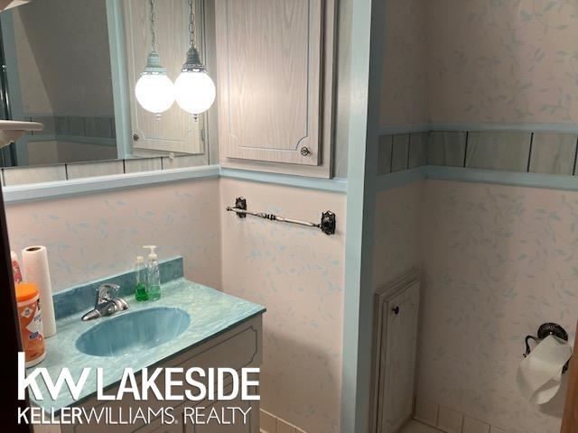 9784 S Shore Drive Property Photo 14