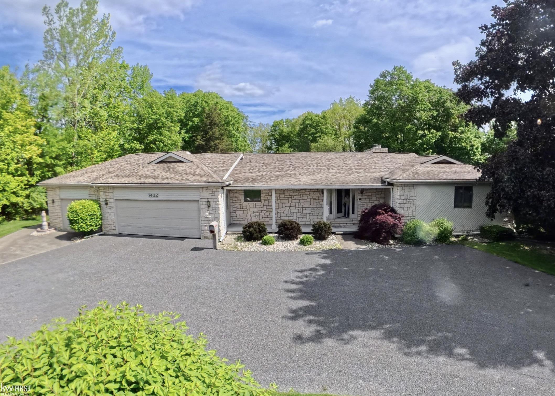 7432 River Road Property Photo 5