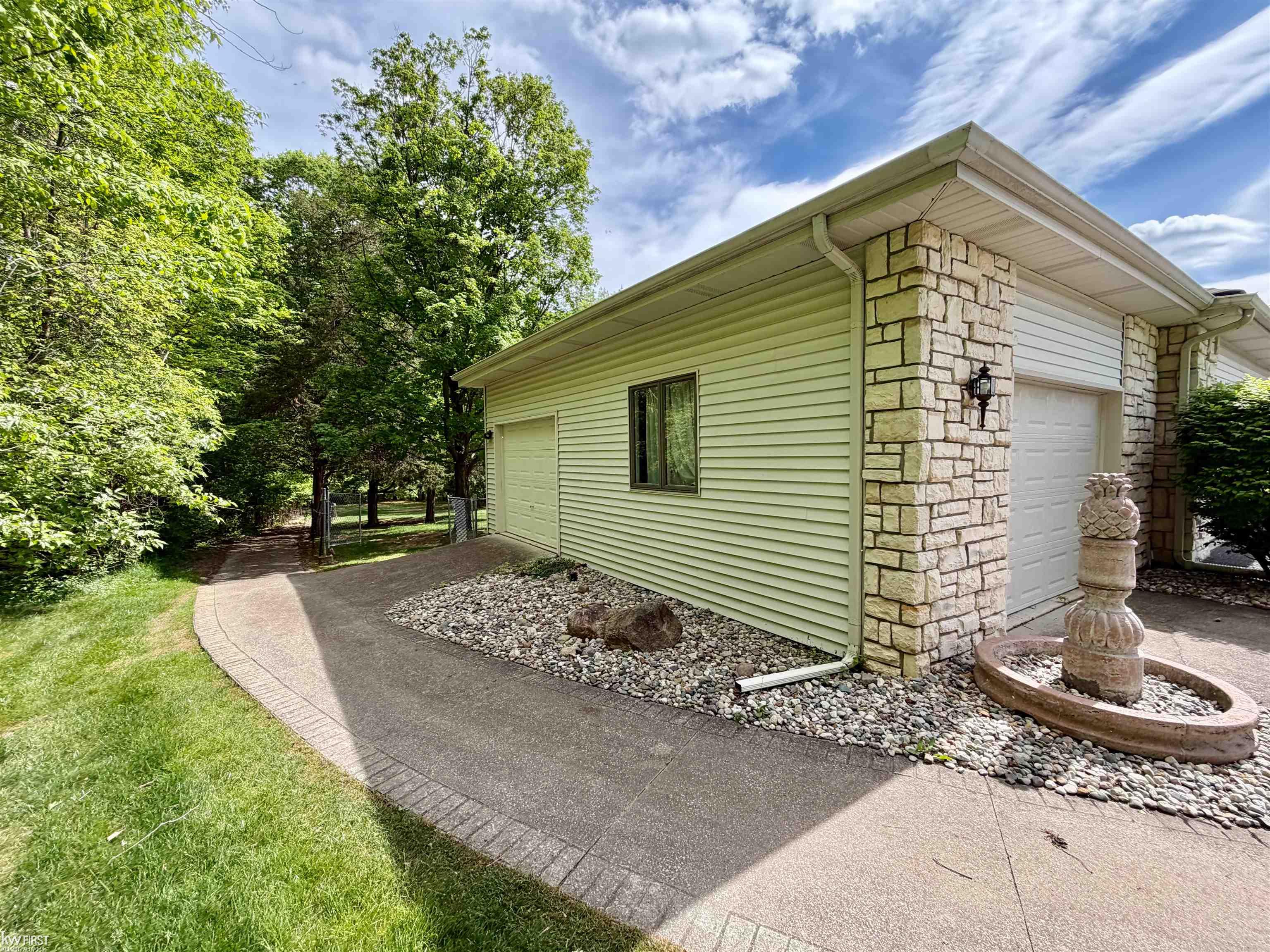 7432 River Road Property Photo 10