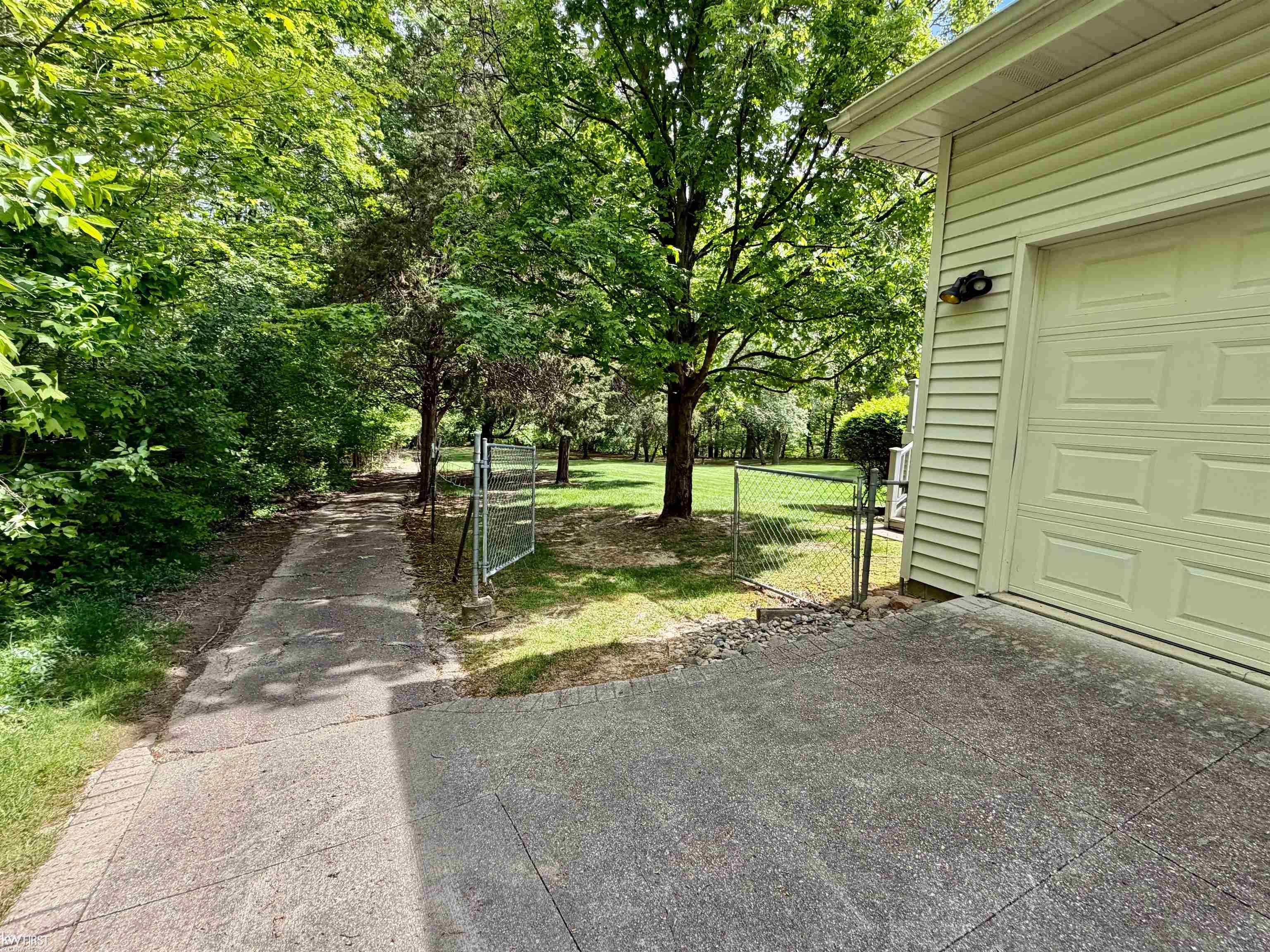 7432 River Road Property Photo 11