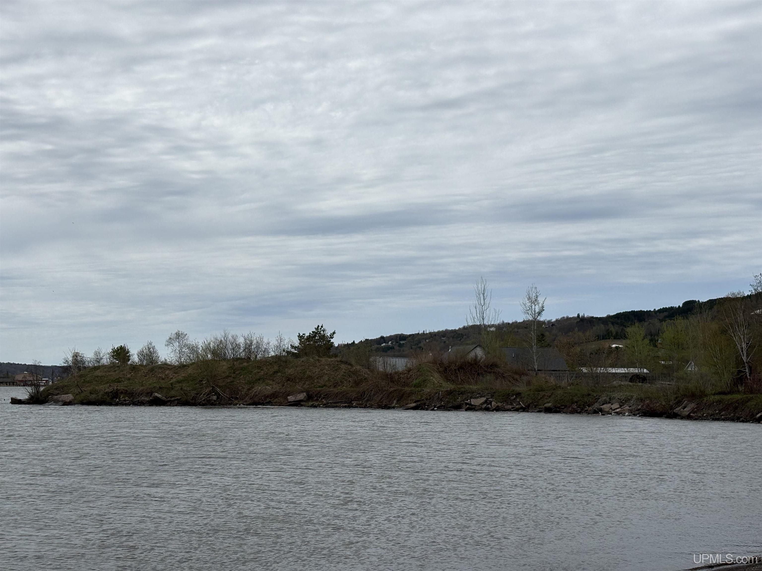 21207 Royce Road Property Photo 6