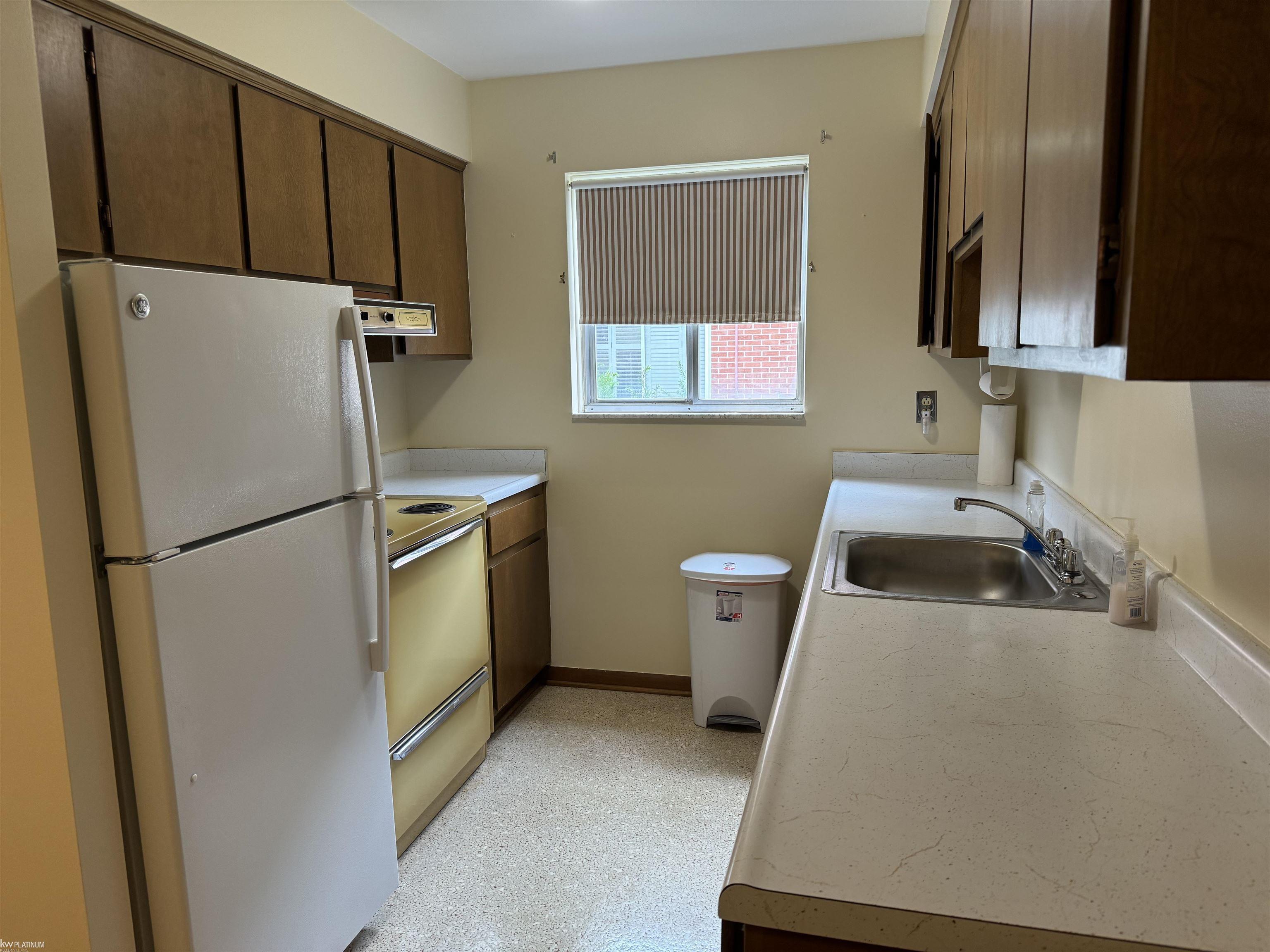 15229 E 9 Mile Road Property Photo 8