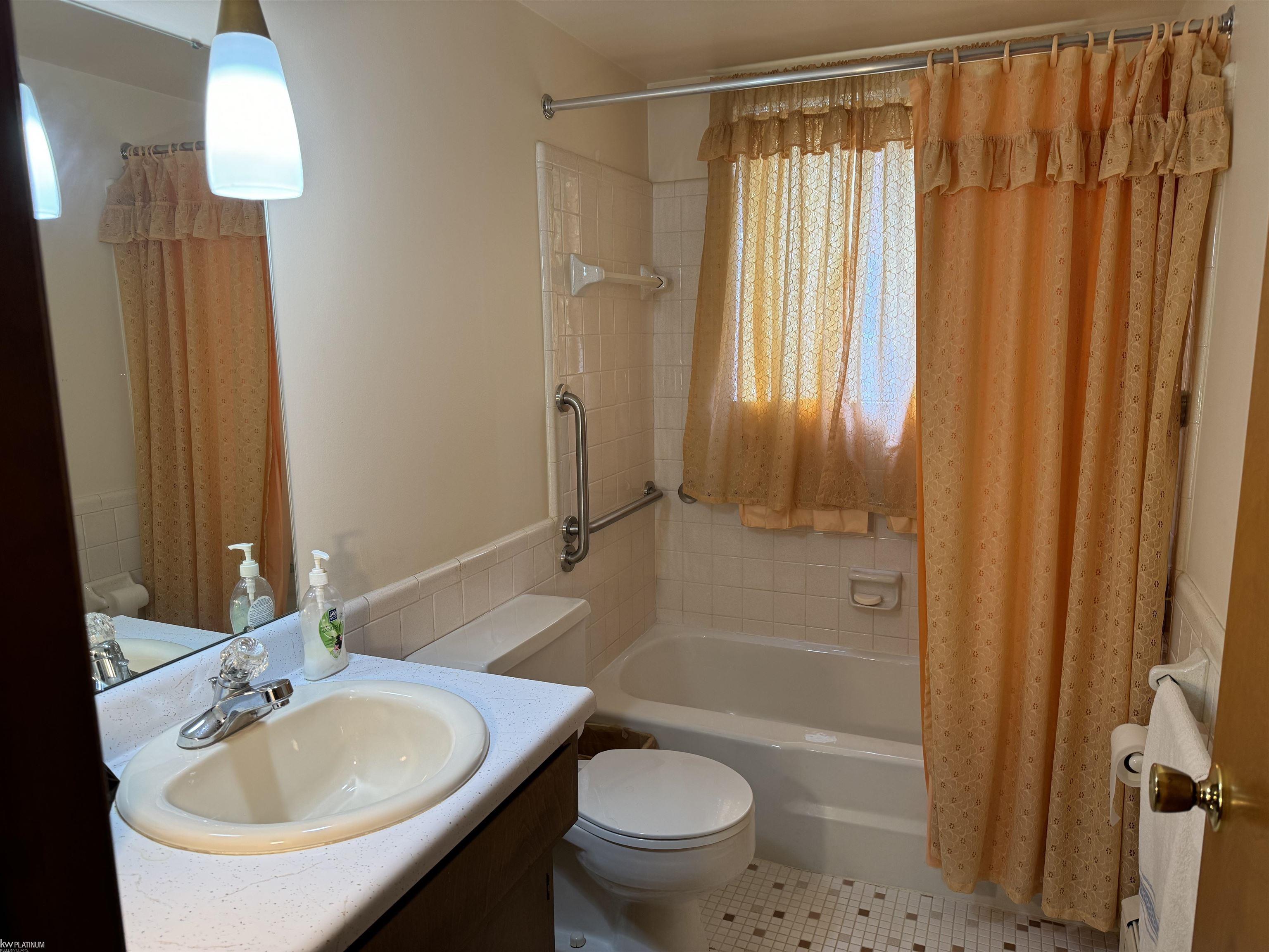 15229 E 9 Mile Road Property Photo 10