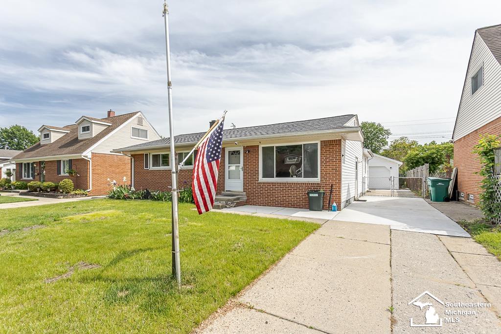 37613 Castle Drive Property Photo 1