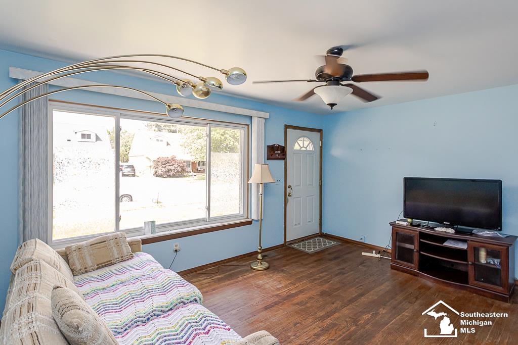 37613 Castle Drive Property Photo 6