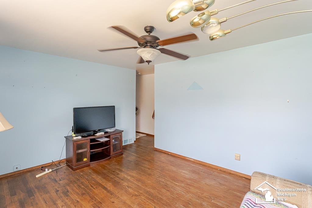 37613 Castle Drive Property Photo 7