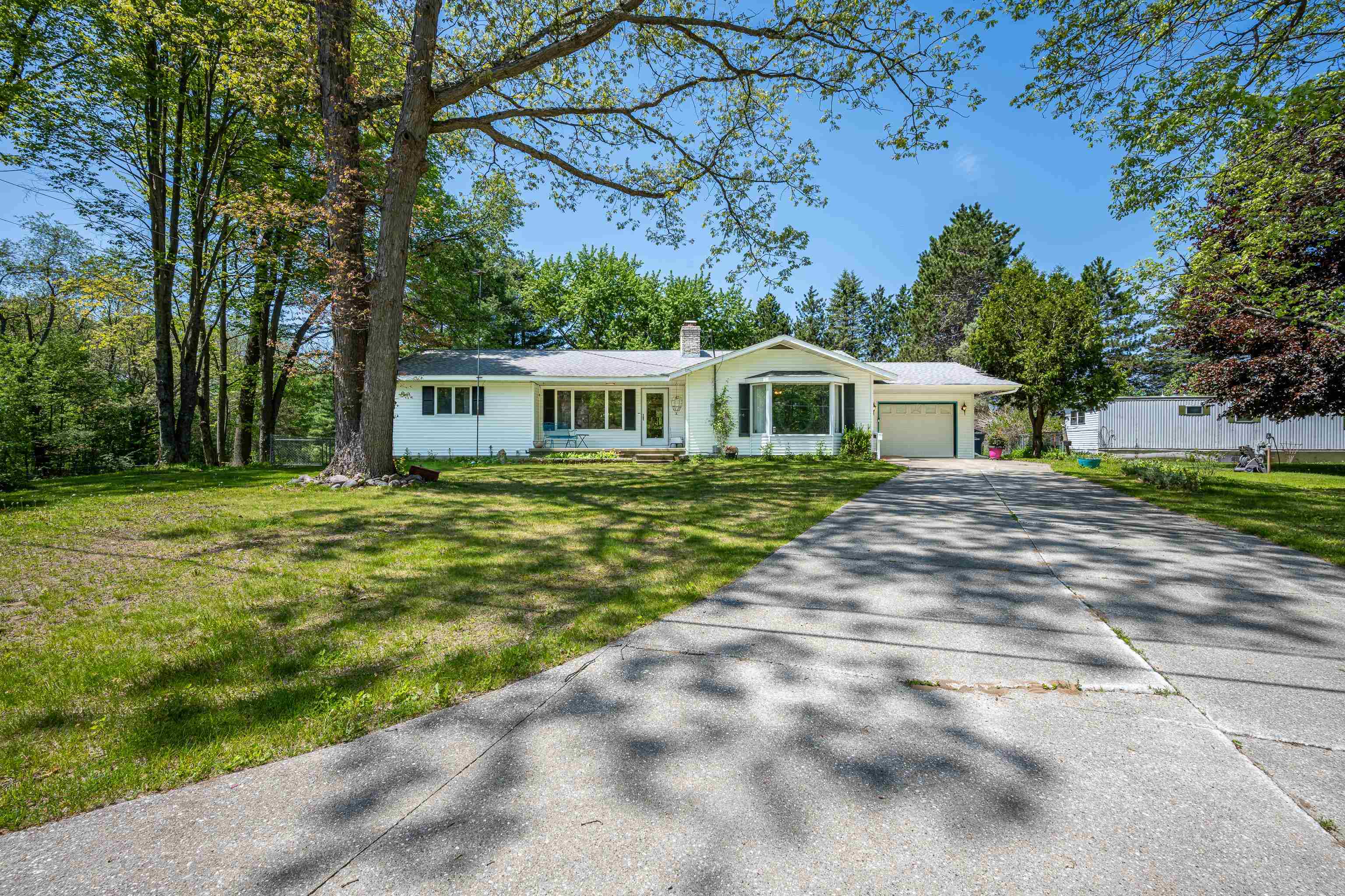 2881 Dean Street Property Photo 1