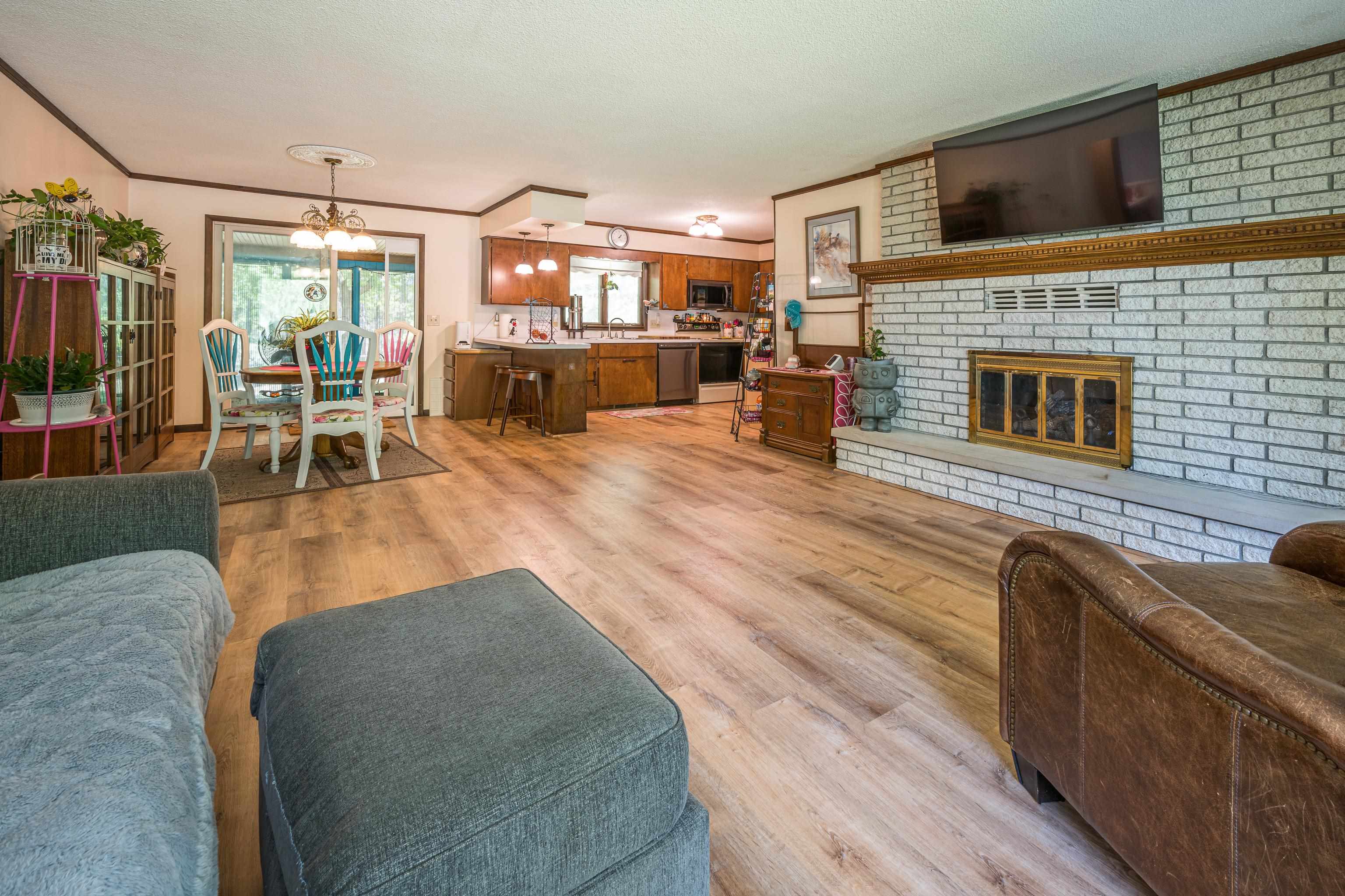 2881 Dean Street Property Photo 5