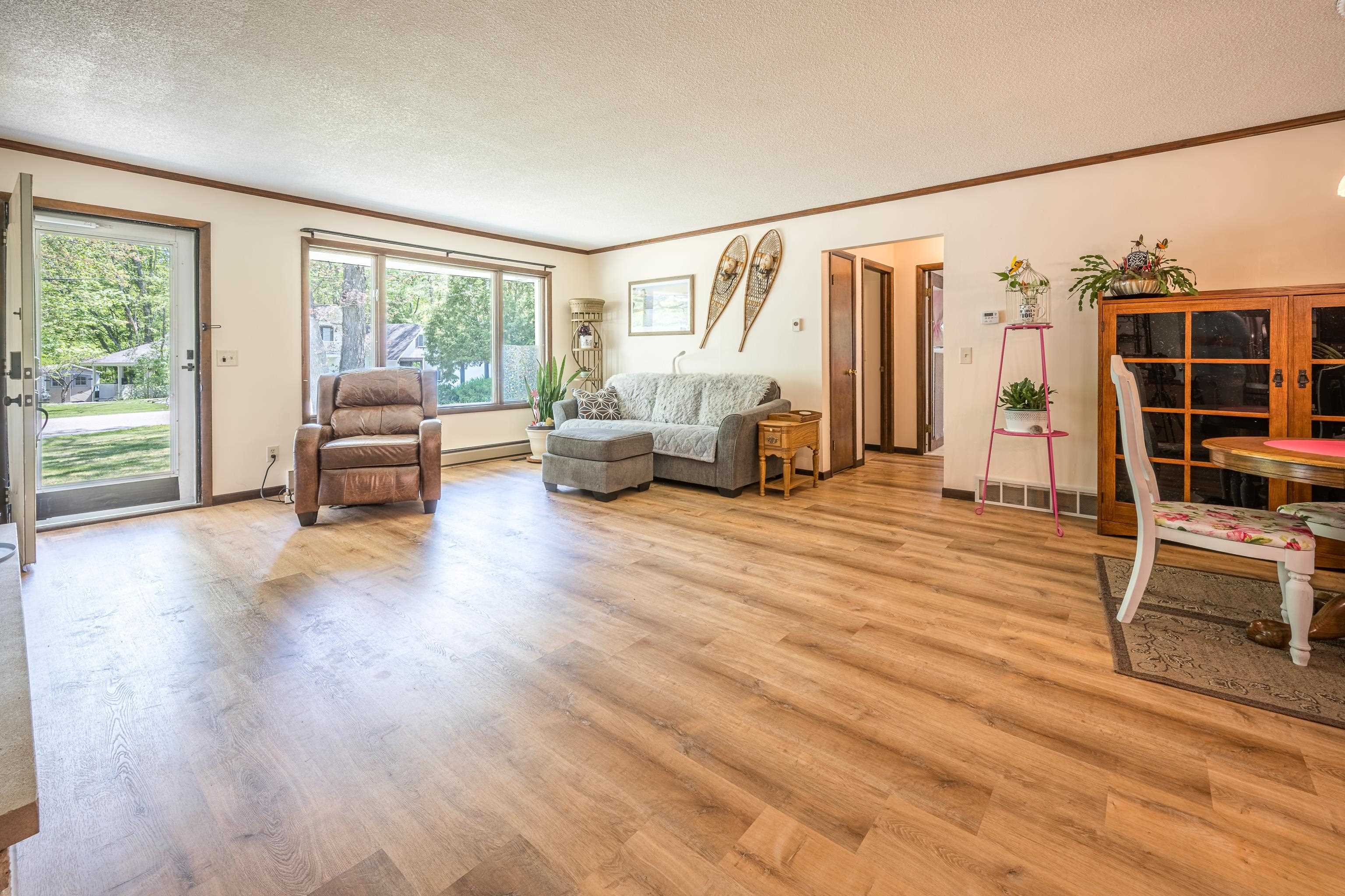 2881 Dean Street Property Photo 6