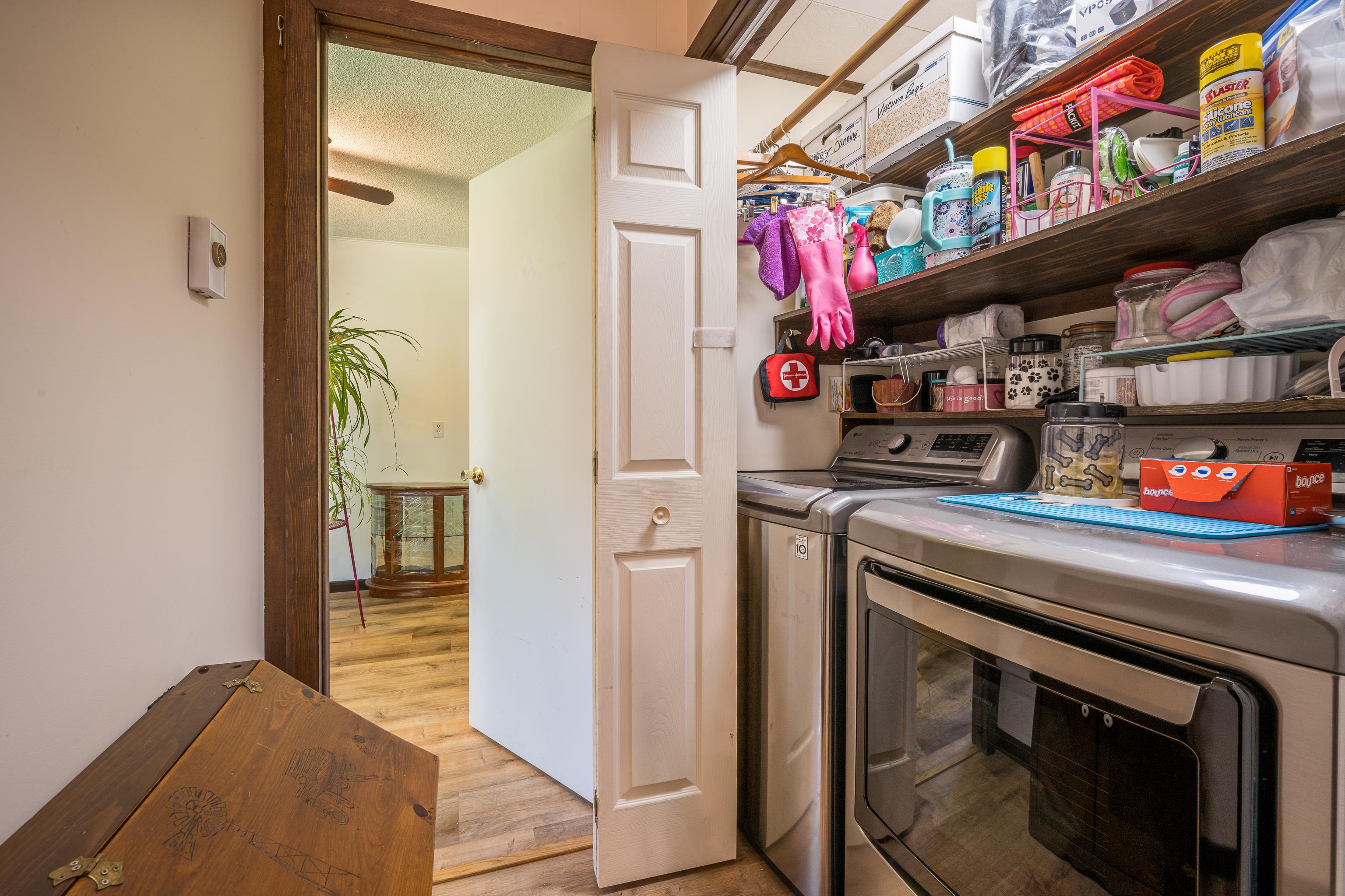 2881 Dean Street Property Photo 14