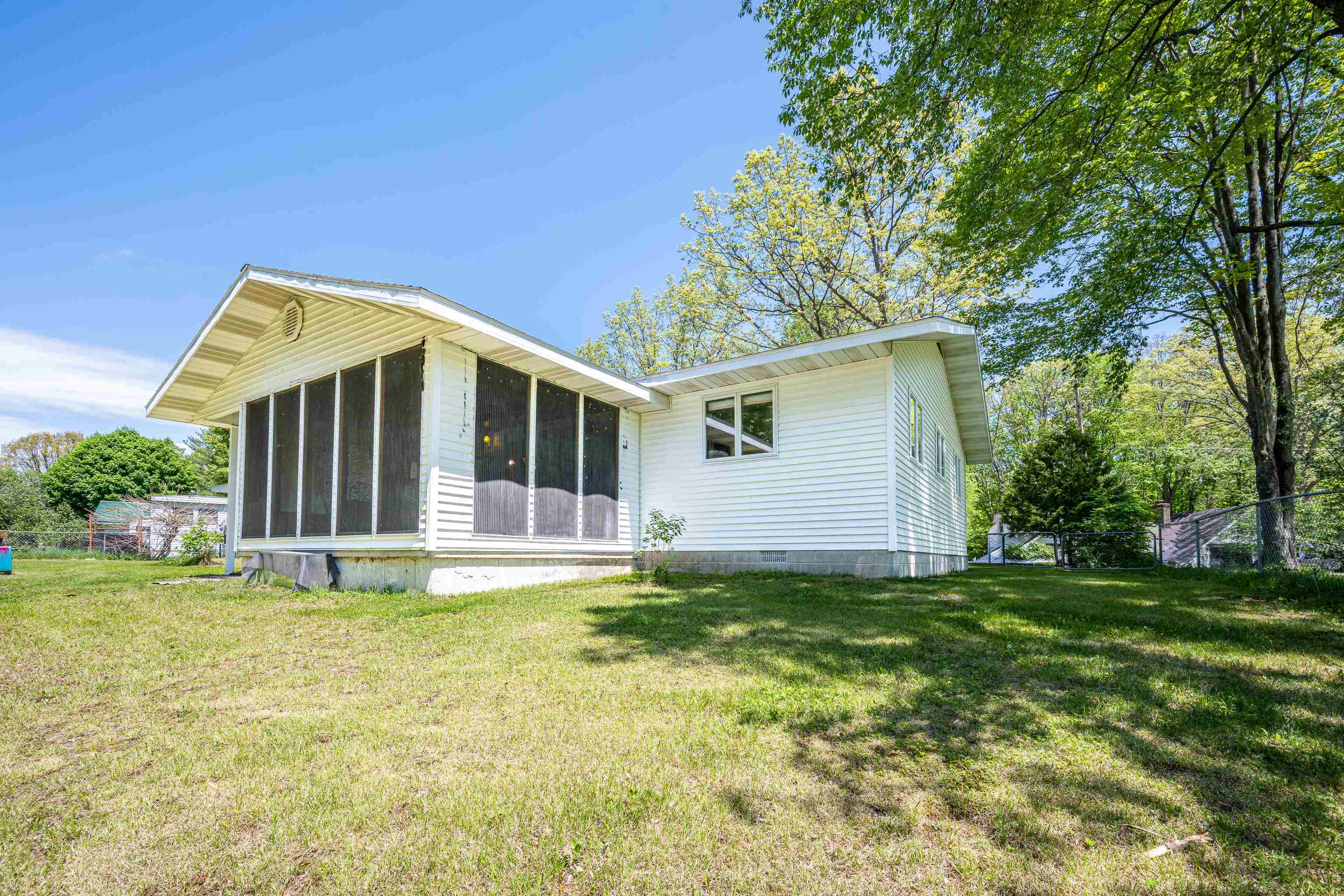 2881 Dean Street Property Photo 30