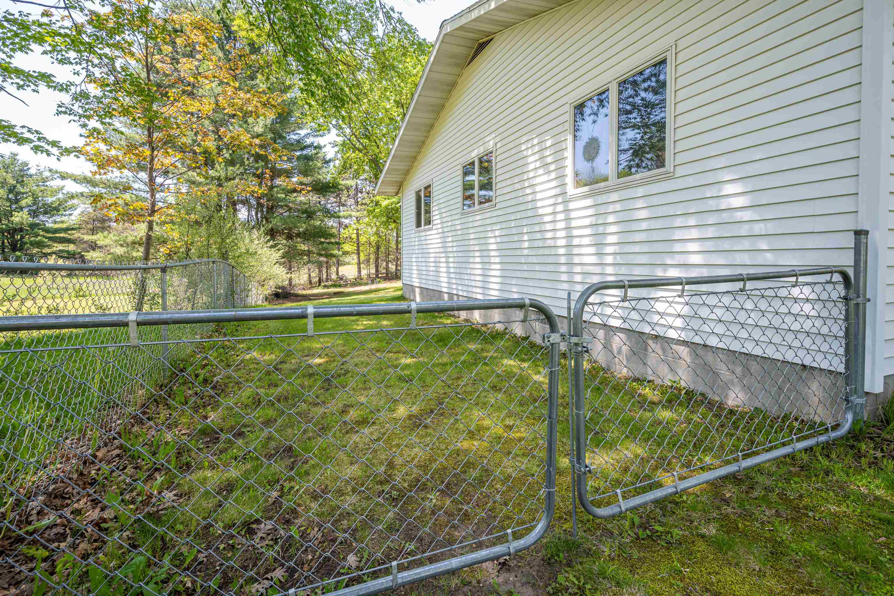 2881 Dean Street Property Photo 38