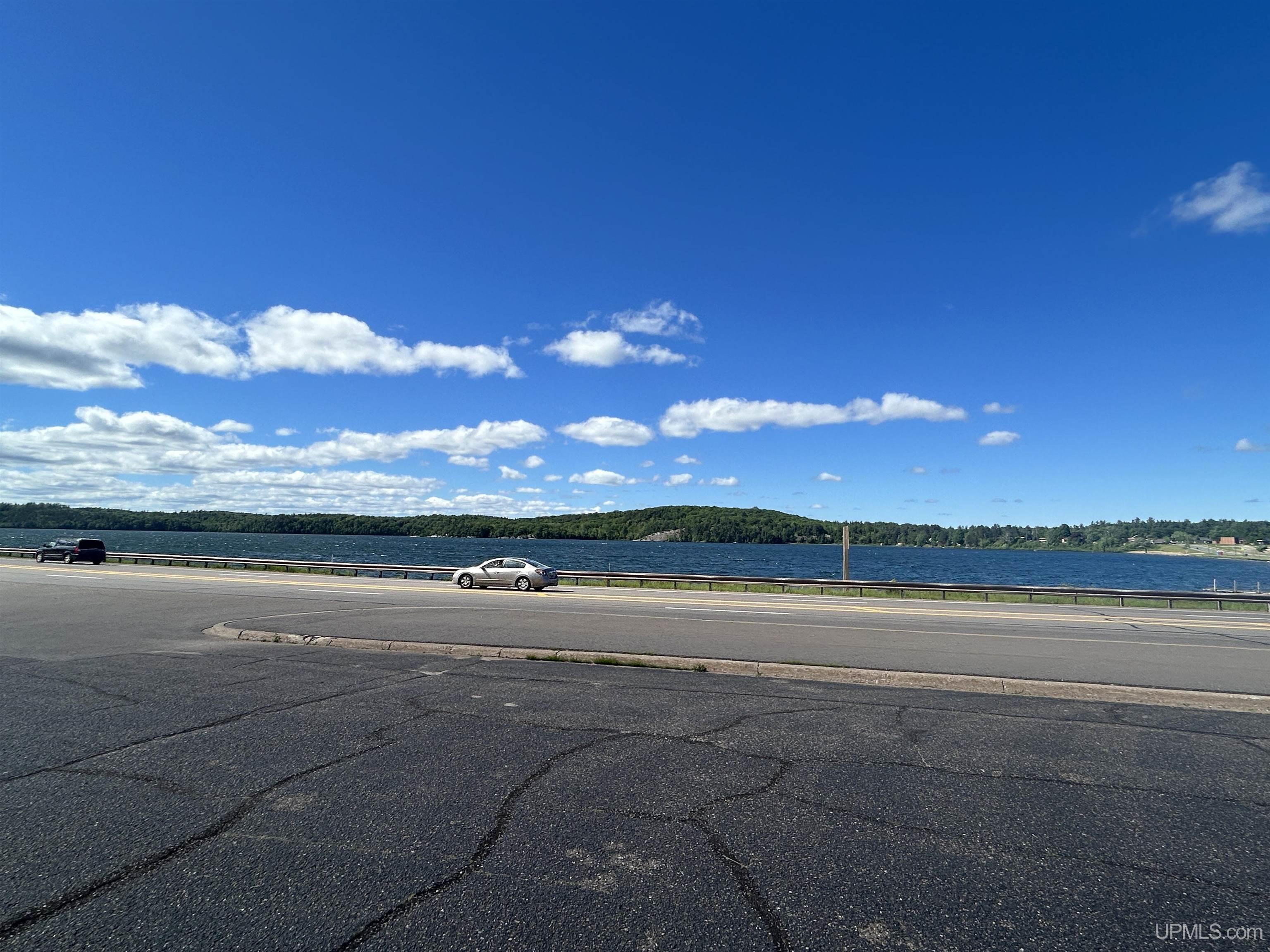 109 W Us41 Highway Property Photo 2