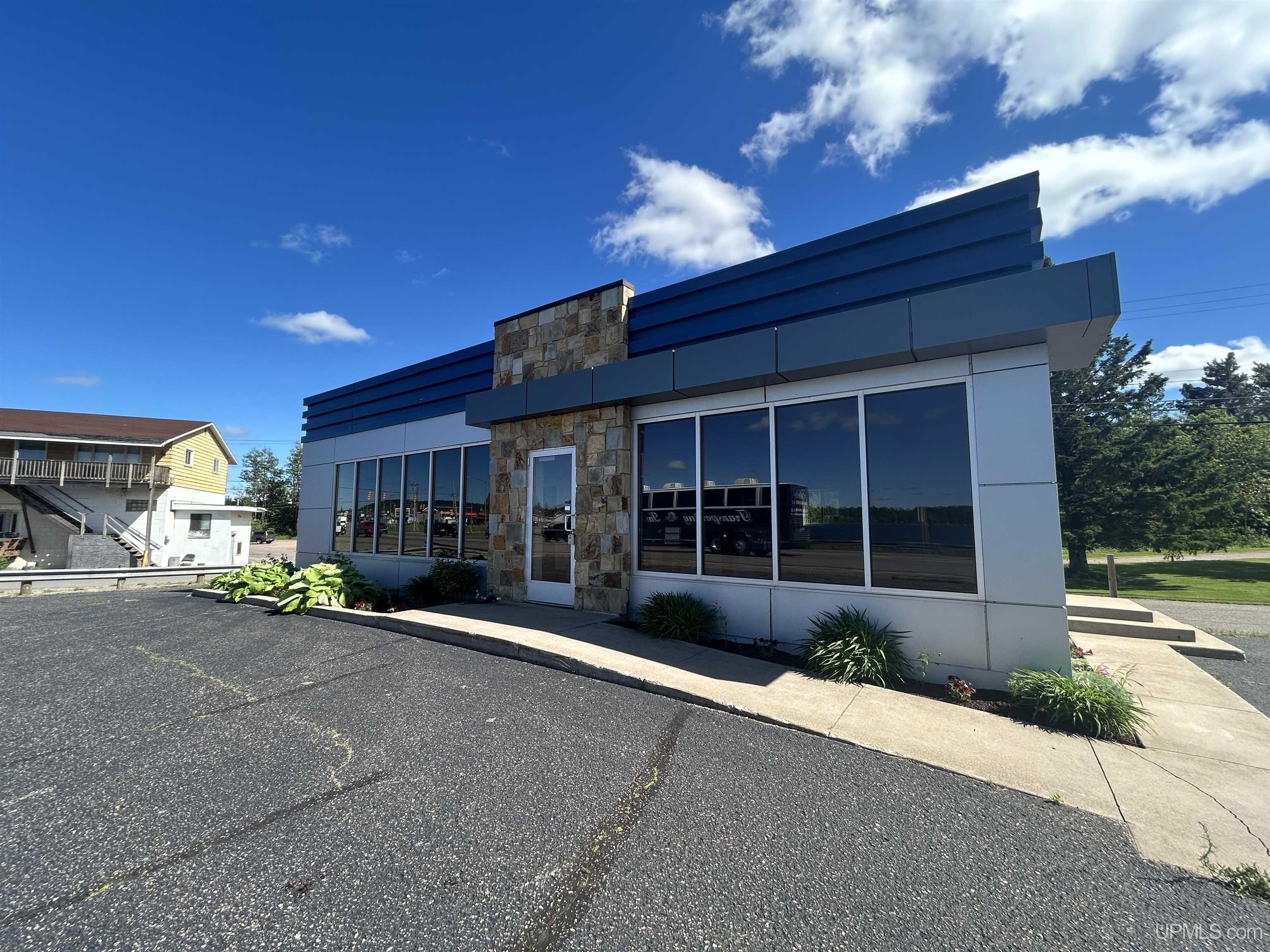 109 W Us41 Highway Property Photo 19
