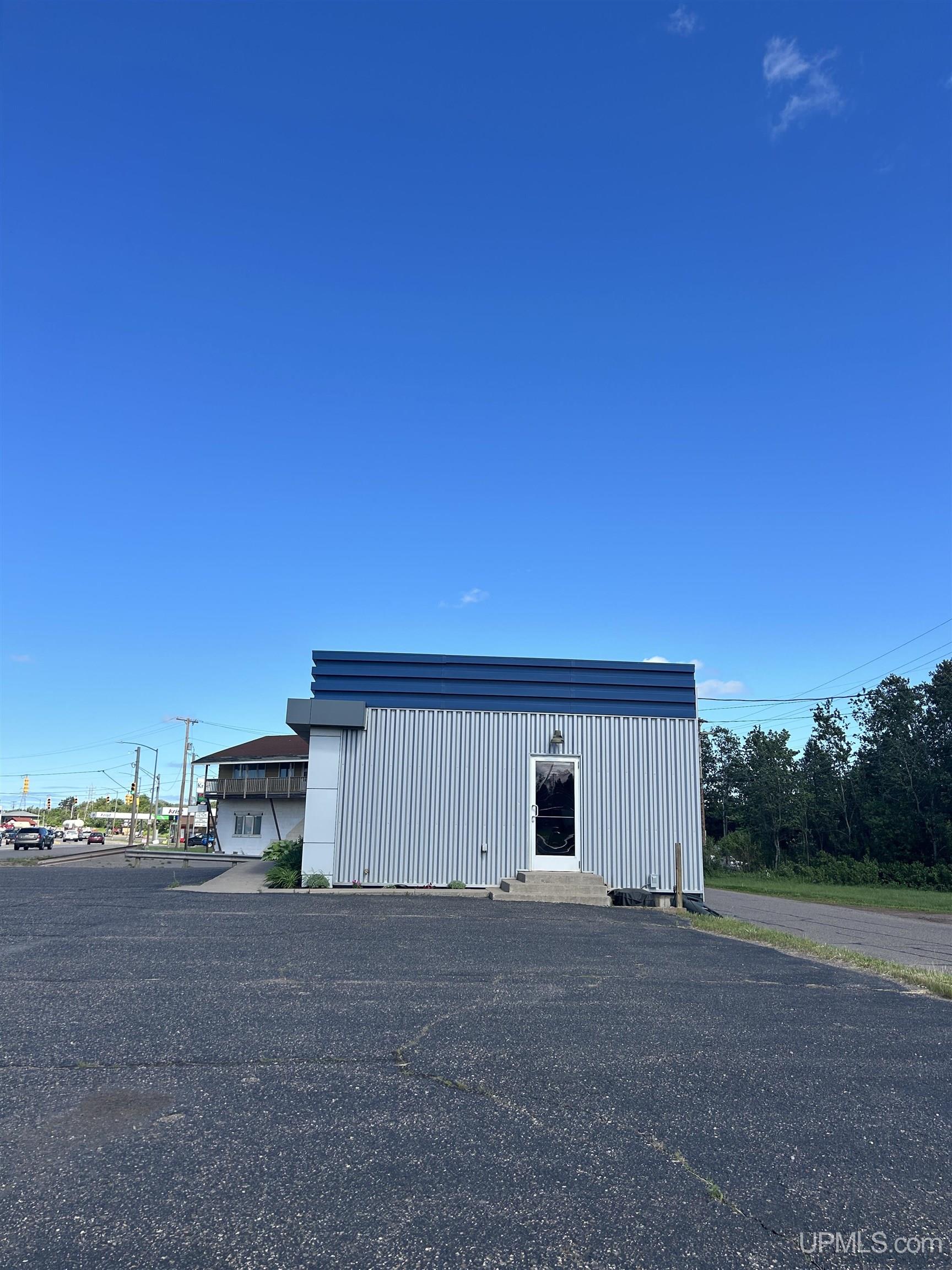 109 W Us41 Highway Property Photo 22