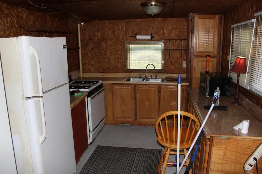 1197 Pineview Road Property Photo 2