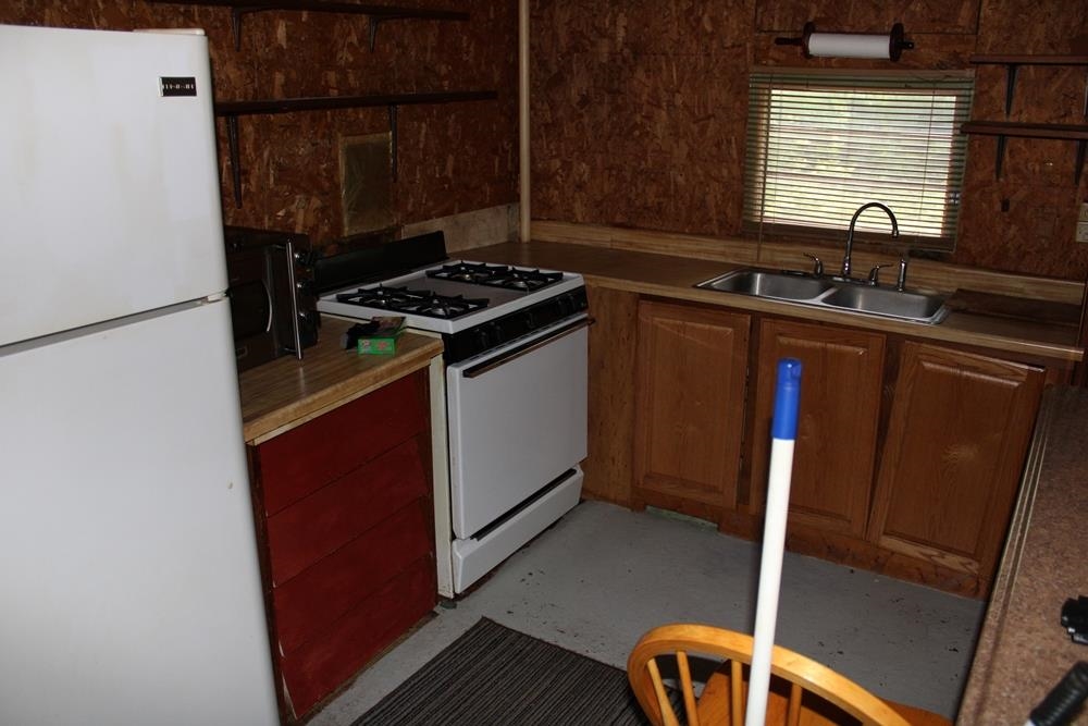 1197 Pineview Road Property Photo 3