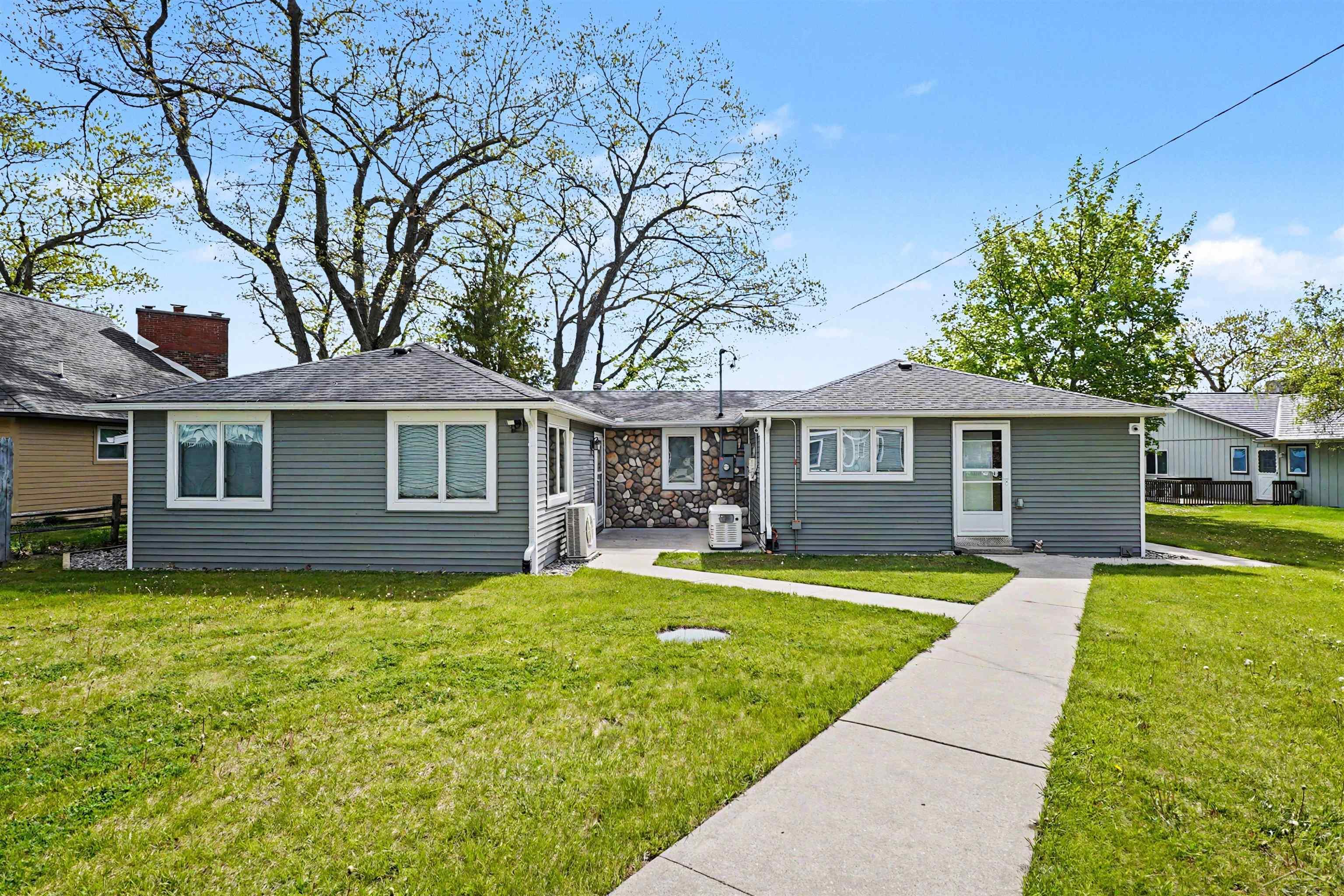 1220 N Huron Road Property Photo 1