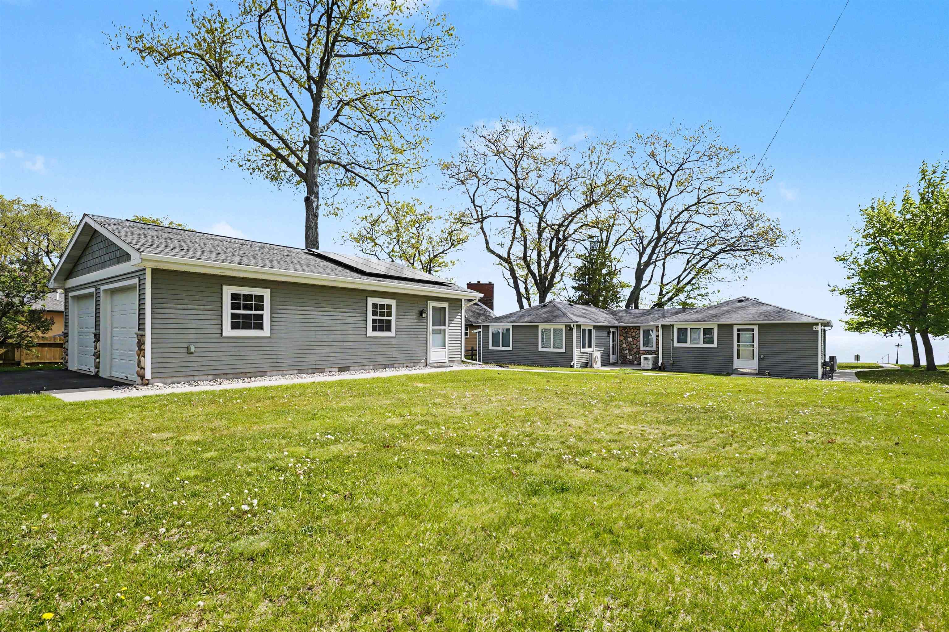 1220 N Huron Road Property Photo 3