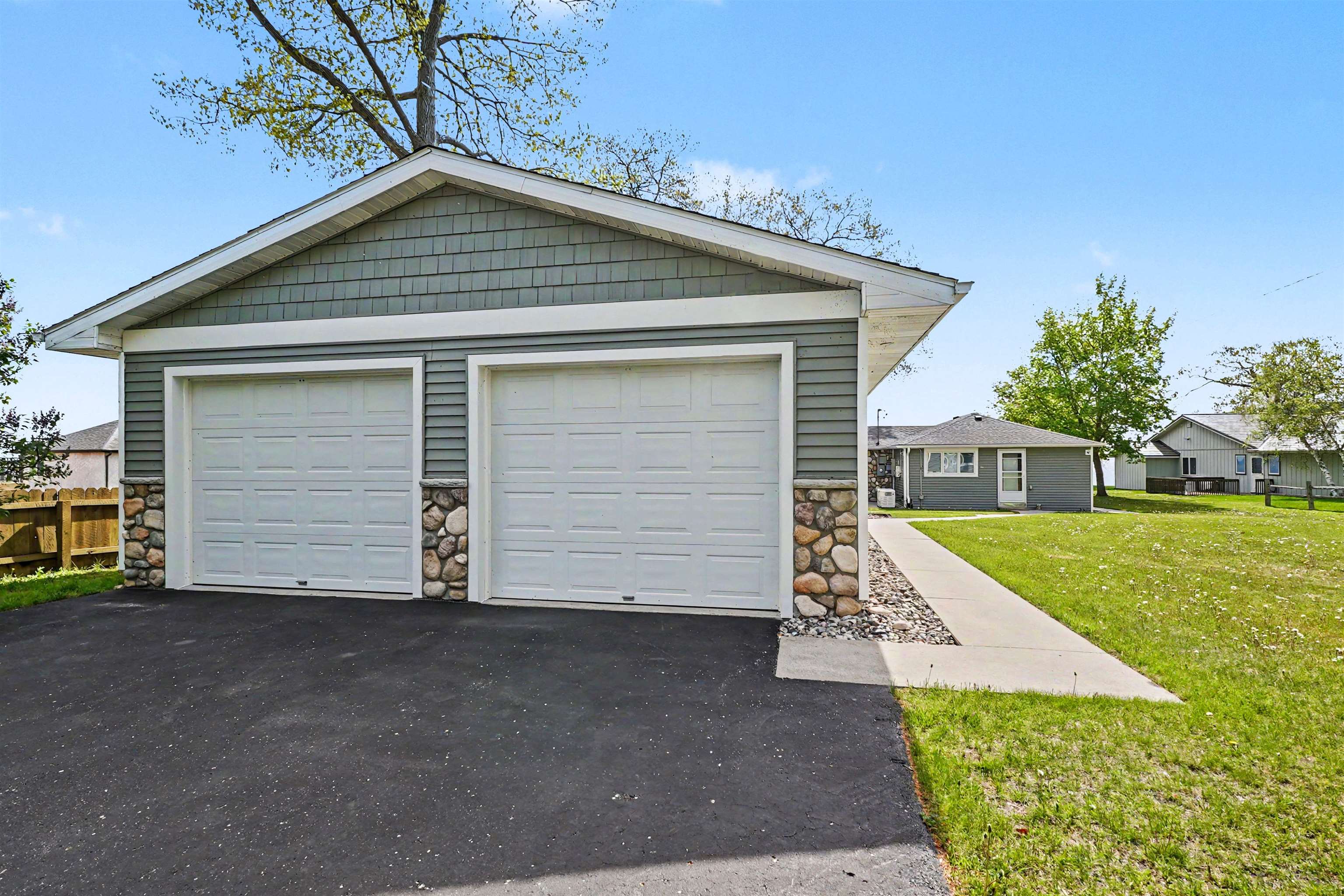 1220 N Huron Road Property Photo 28