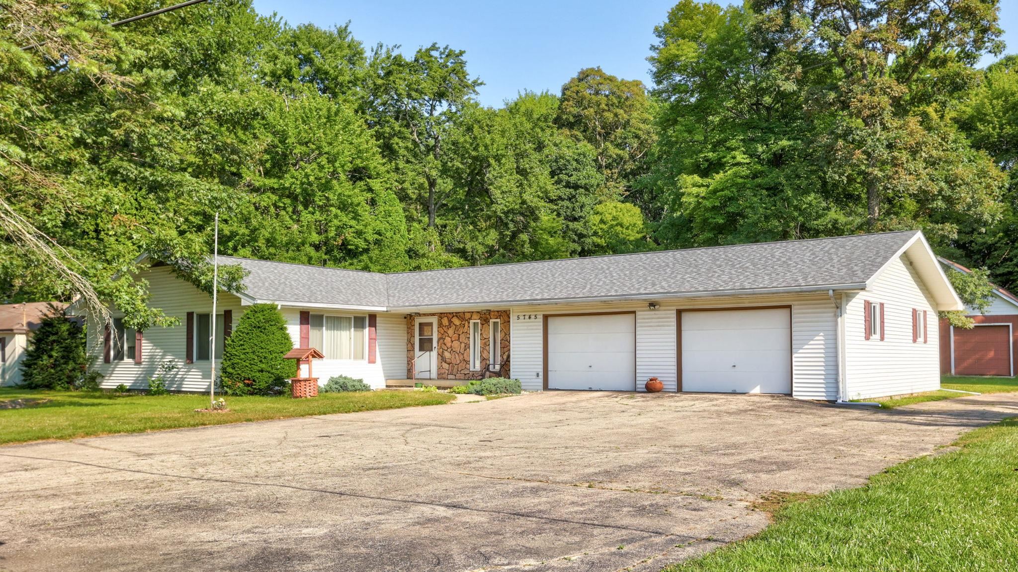 5745 E Townline Road Property Photo 2