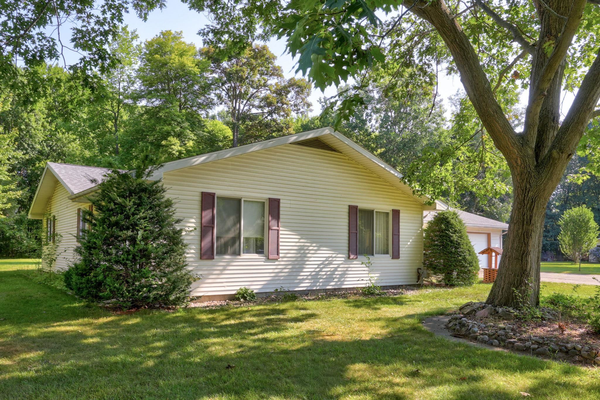 5745 E Townline Road Property Photo 4