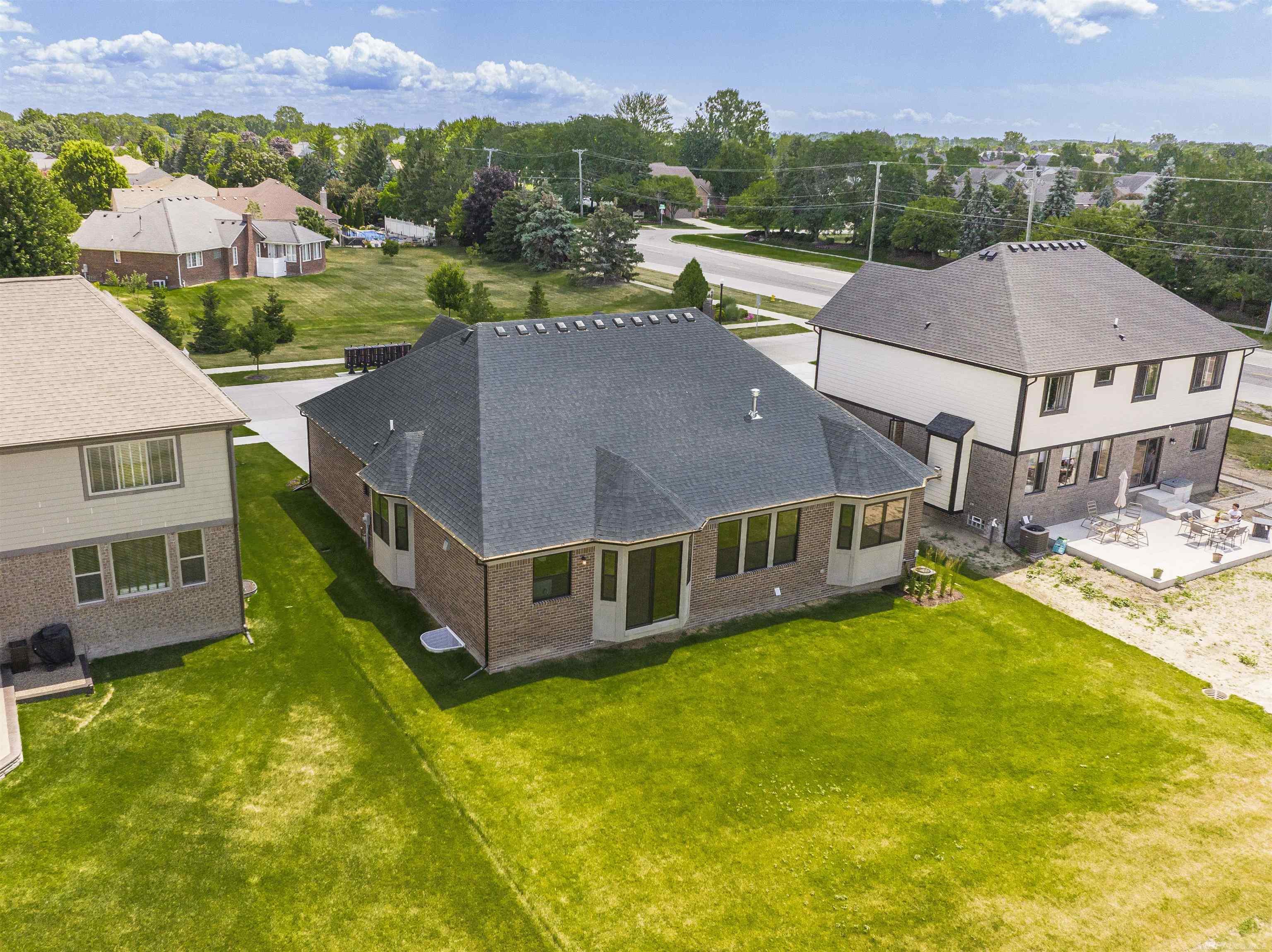 49675 Langford Drive Property Photo 4