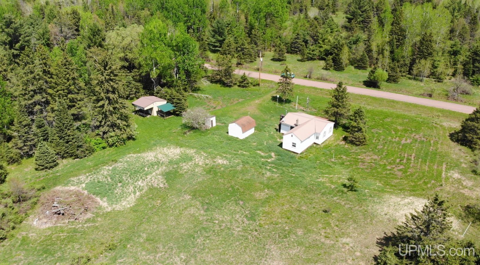 15467 Larson Road Property Photo 1