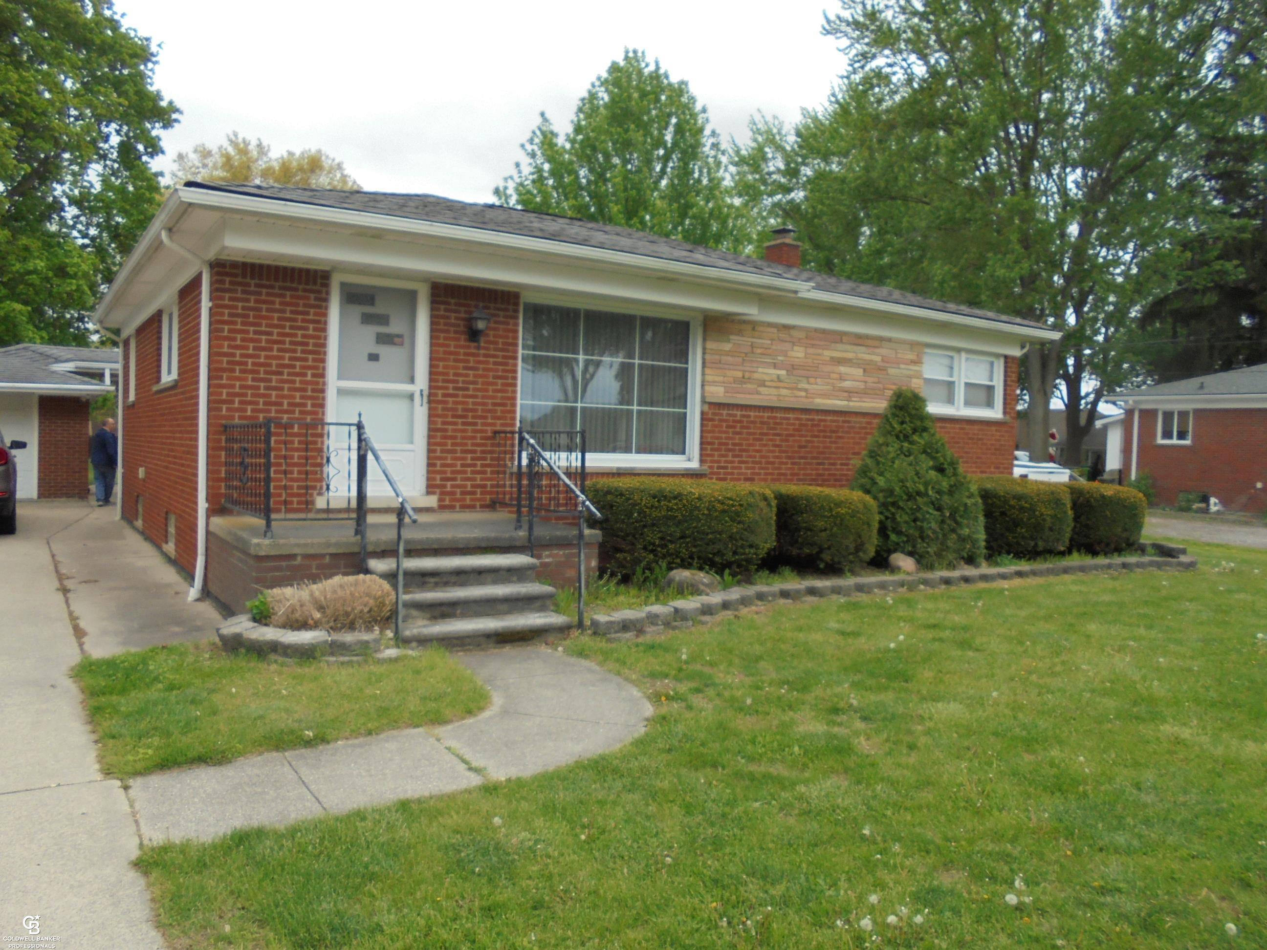 18138 22 Mile Road Property Photo 1