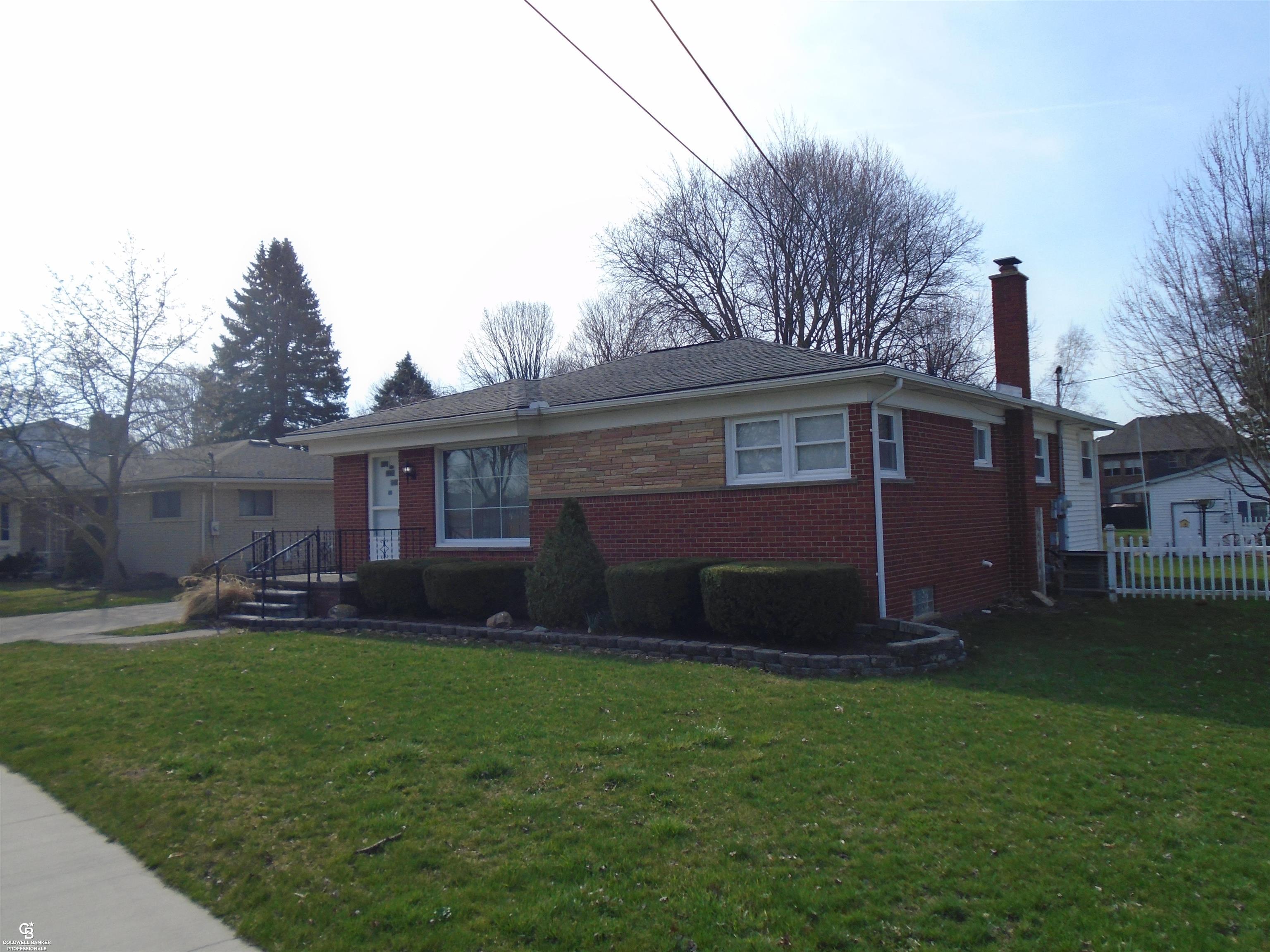 18138 22 Mile Road Property Photo 6