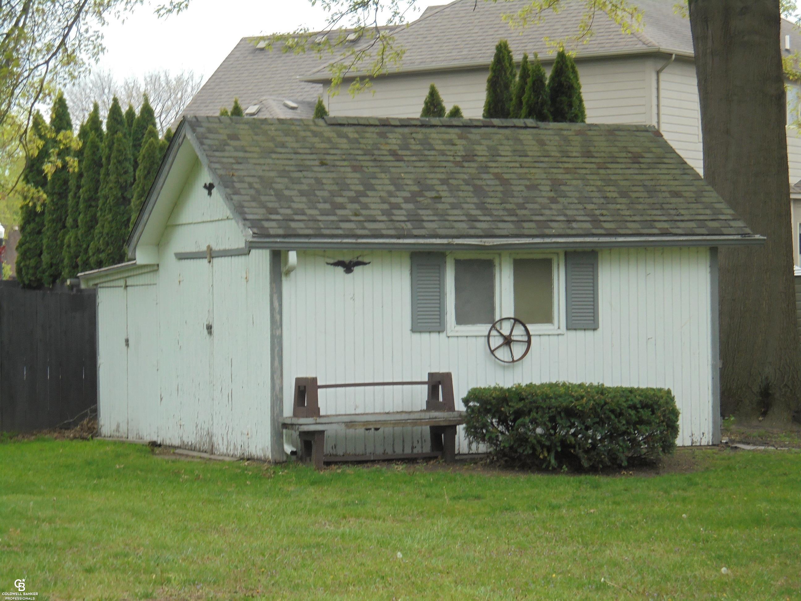 18138 22 Mile Road Property Photo 9