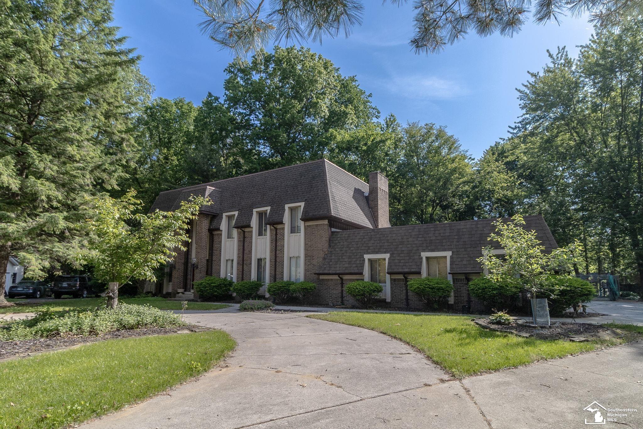 1372 Laurelhurst Drive