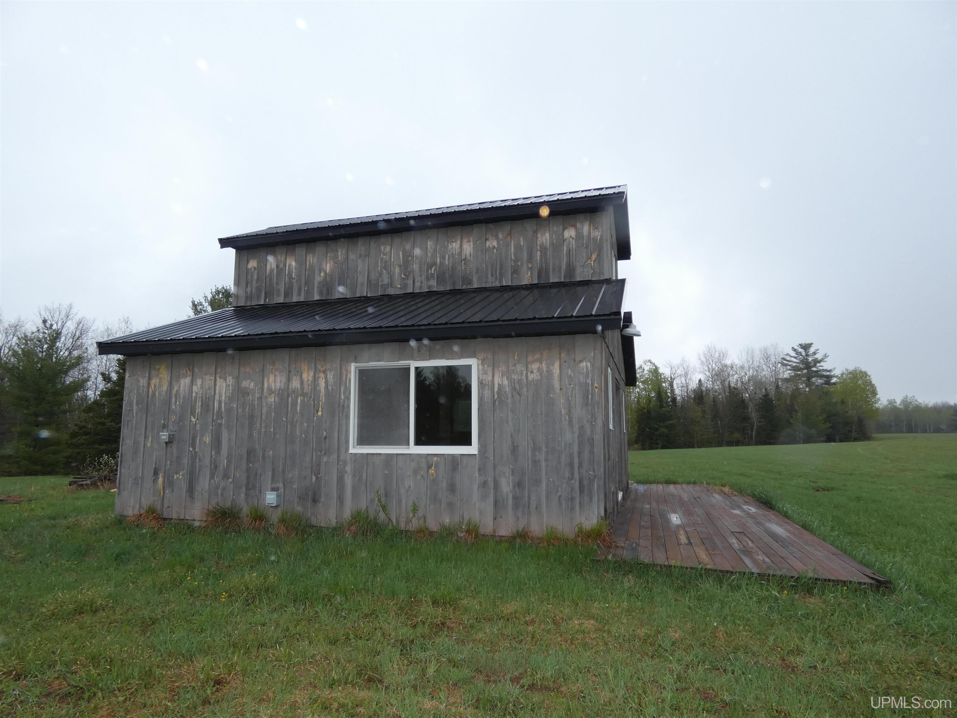 18386 N 45 Highway Property Photo 4