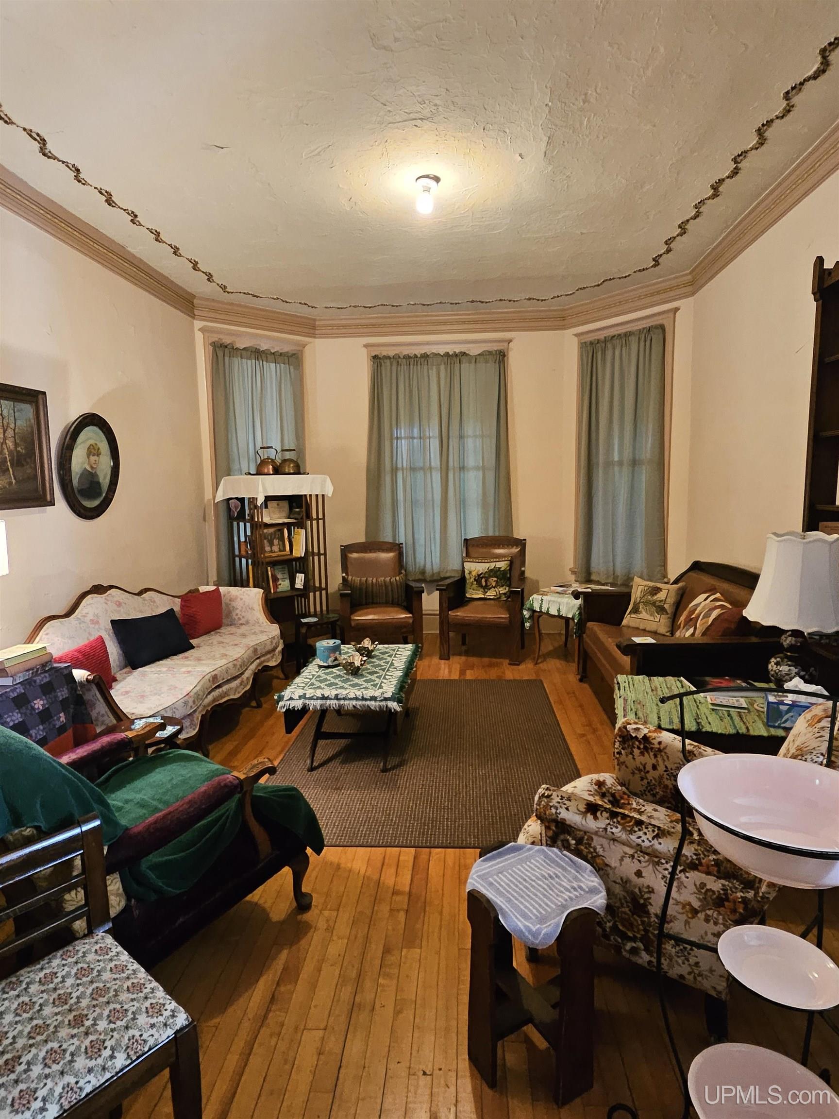 204 Montezuma Street Property Photo 8