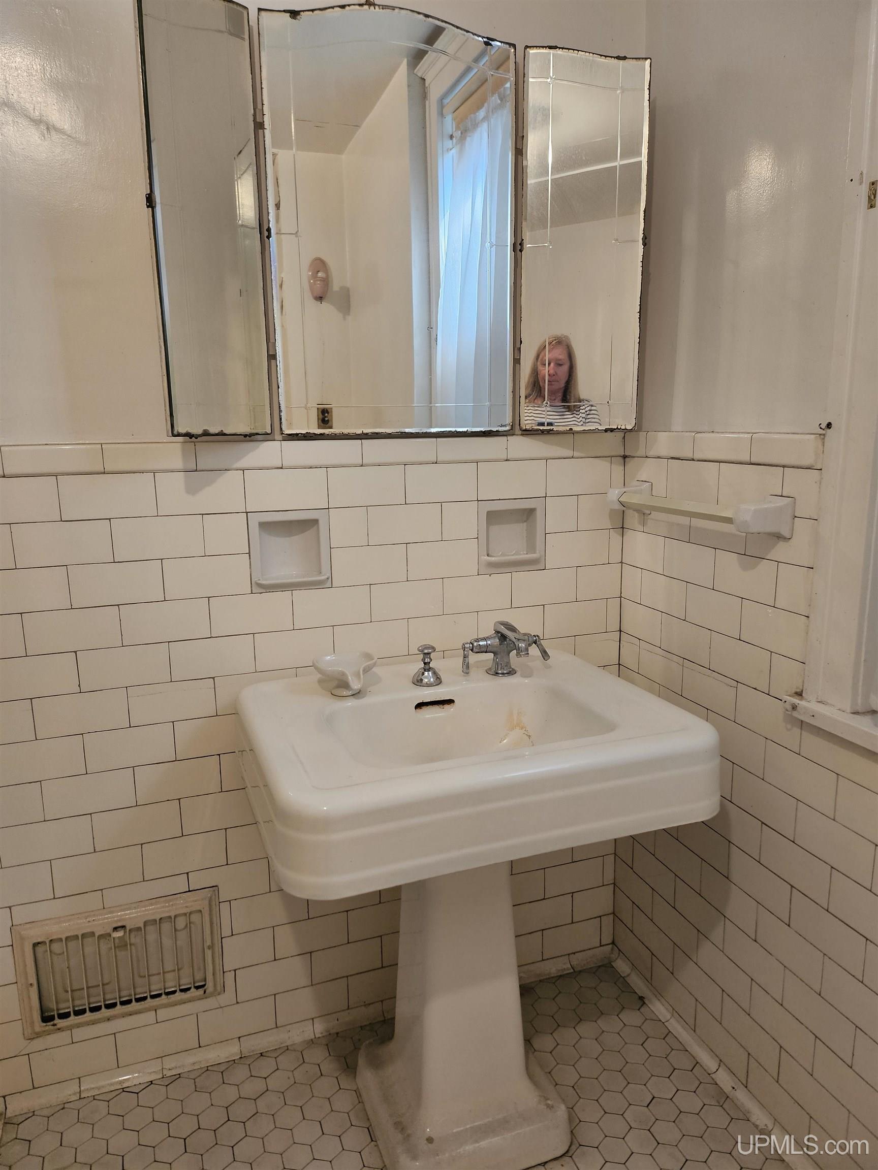 204 Montezuma Street Property Photo 13