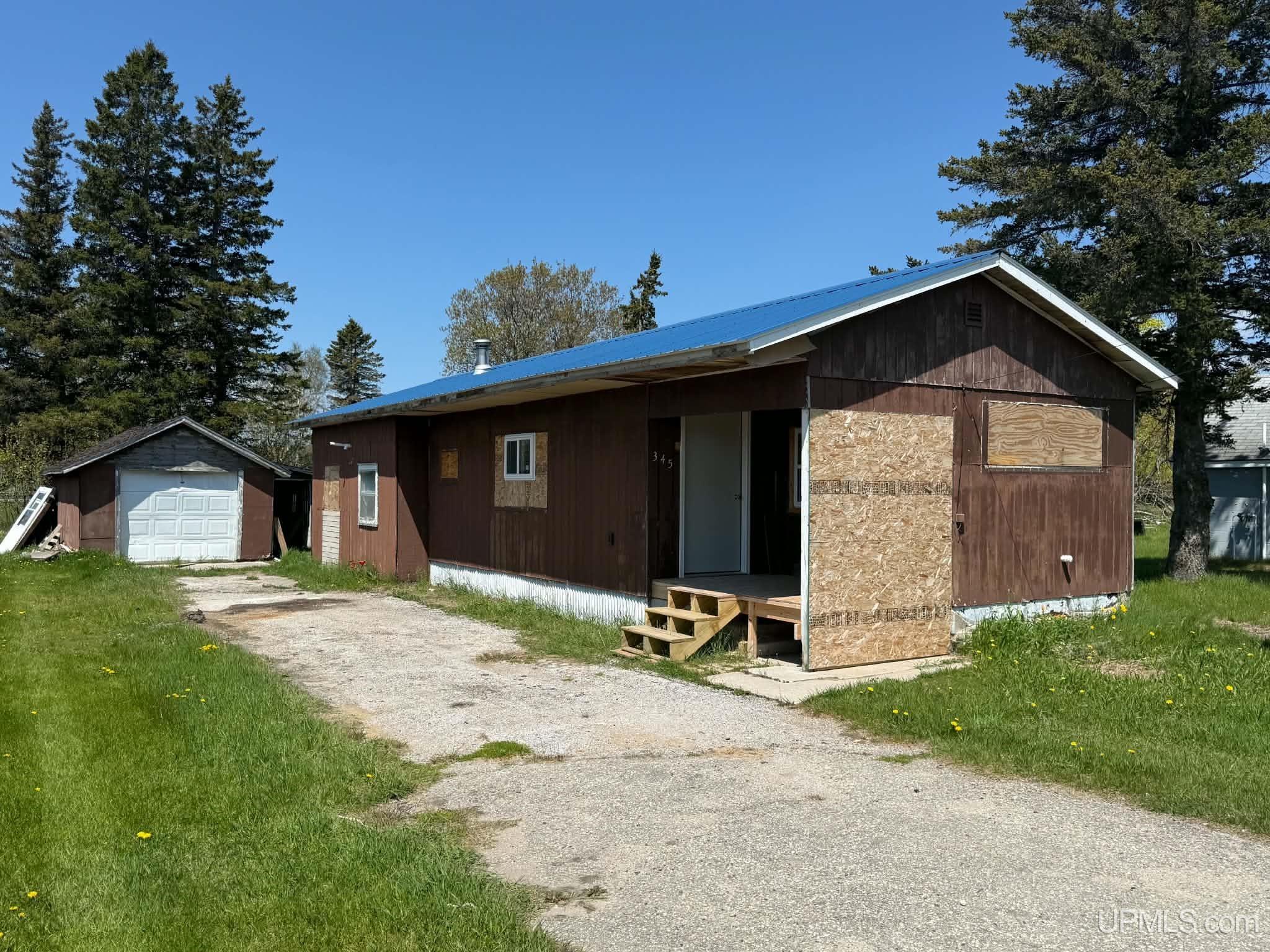 345 N Maple Street Property Photo 1