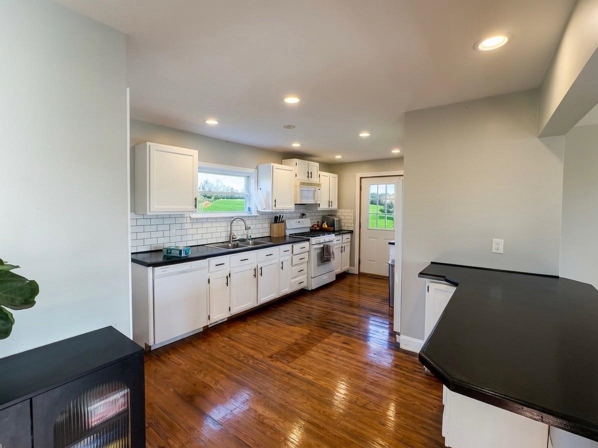 9148 State Road Property Photo 3