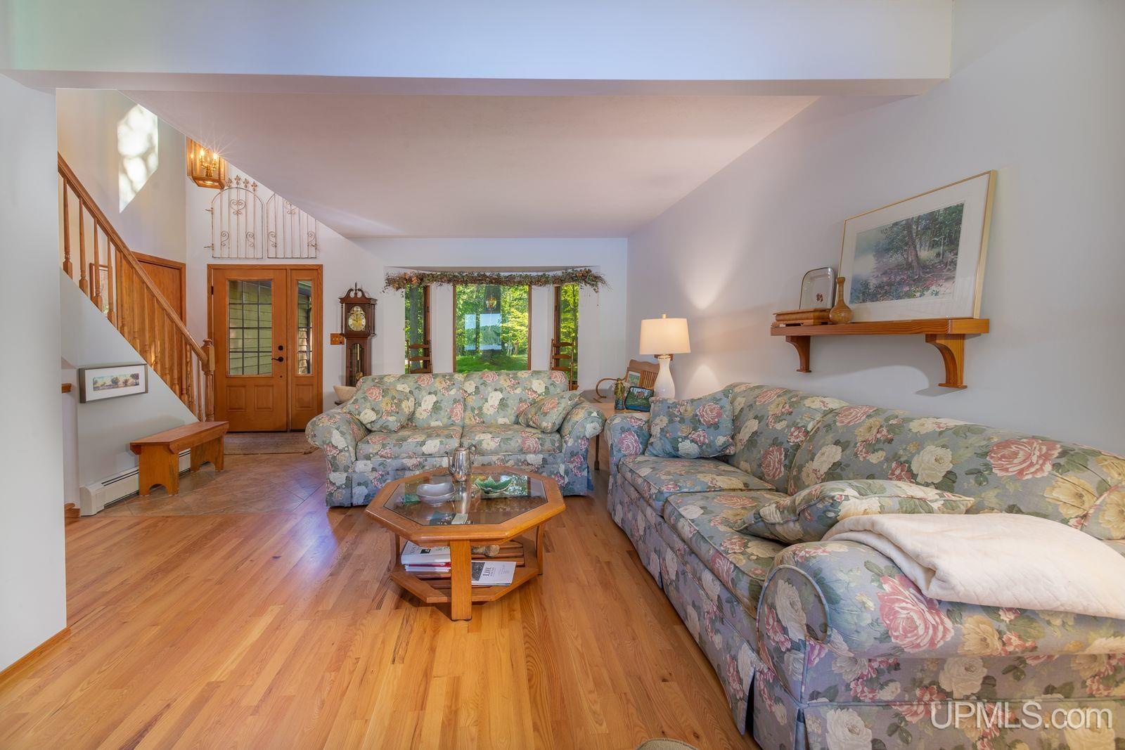 8 Gold Drive Property Photo 4