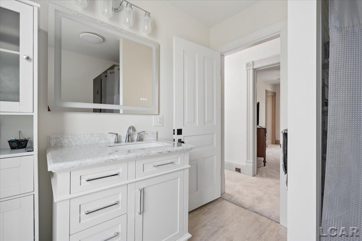 611 State Street Property Photo 13