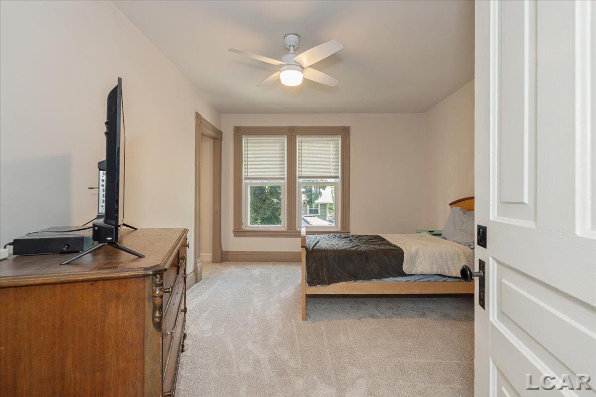 611 State Street Property Photo 14