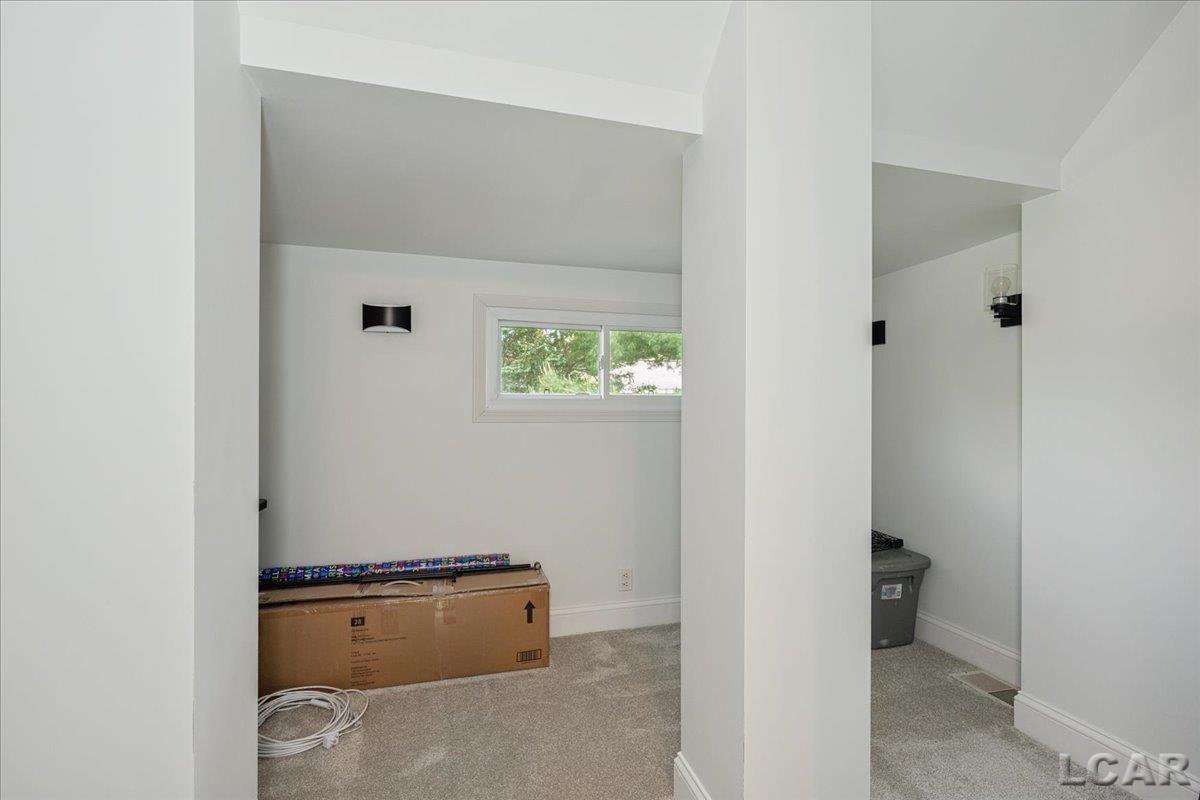 611 State Street Property Photo 19