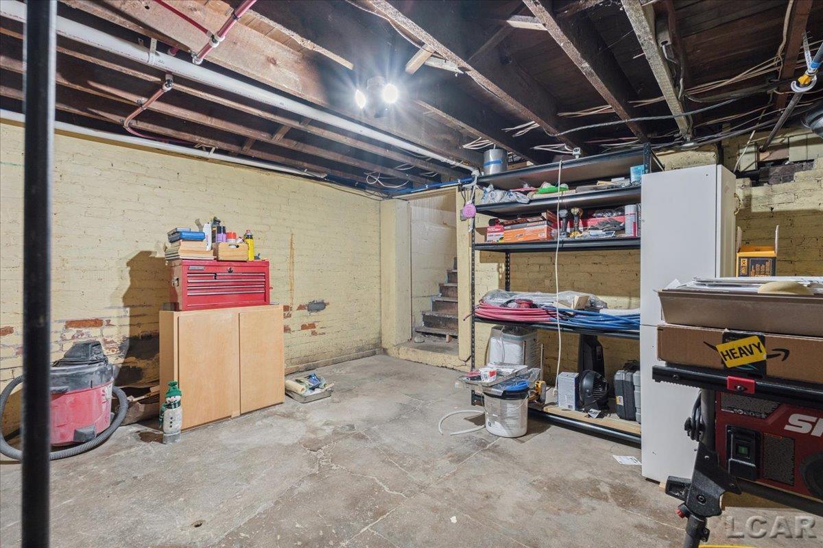 611 State Street Property Photo 36