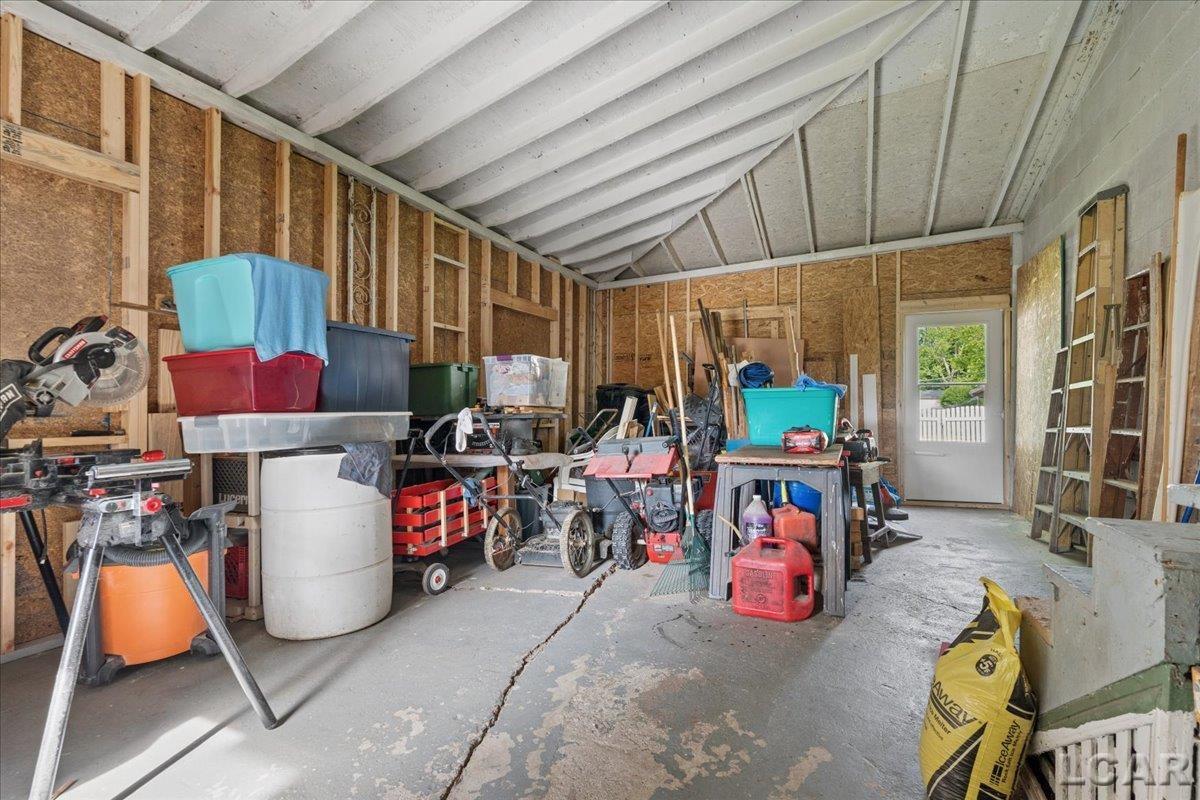 611 State Street Property Photo 37