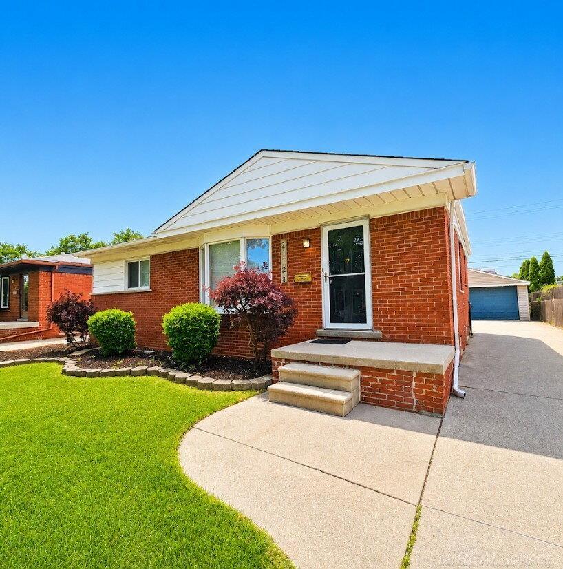 21724 Arrowhead Street Property Photo 1