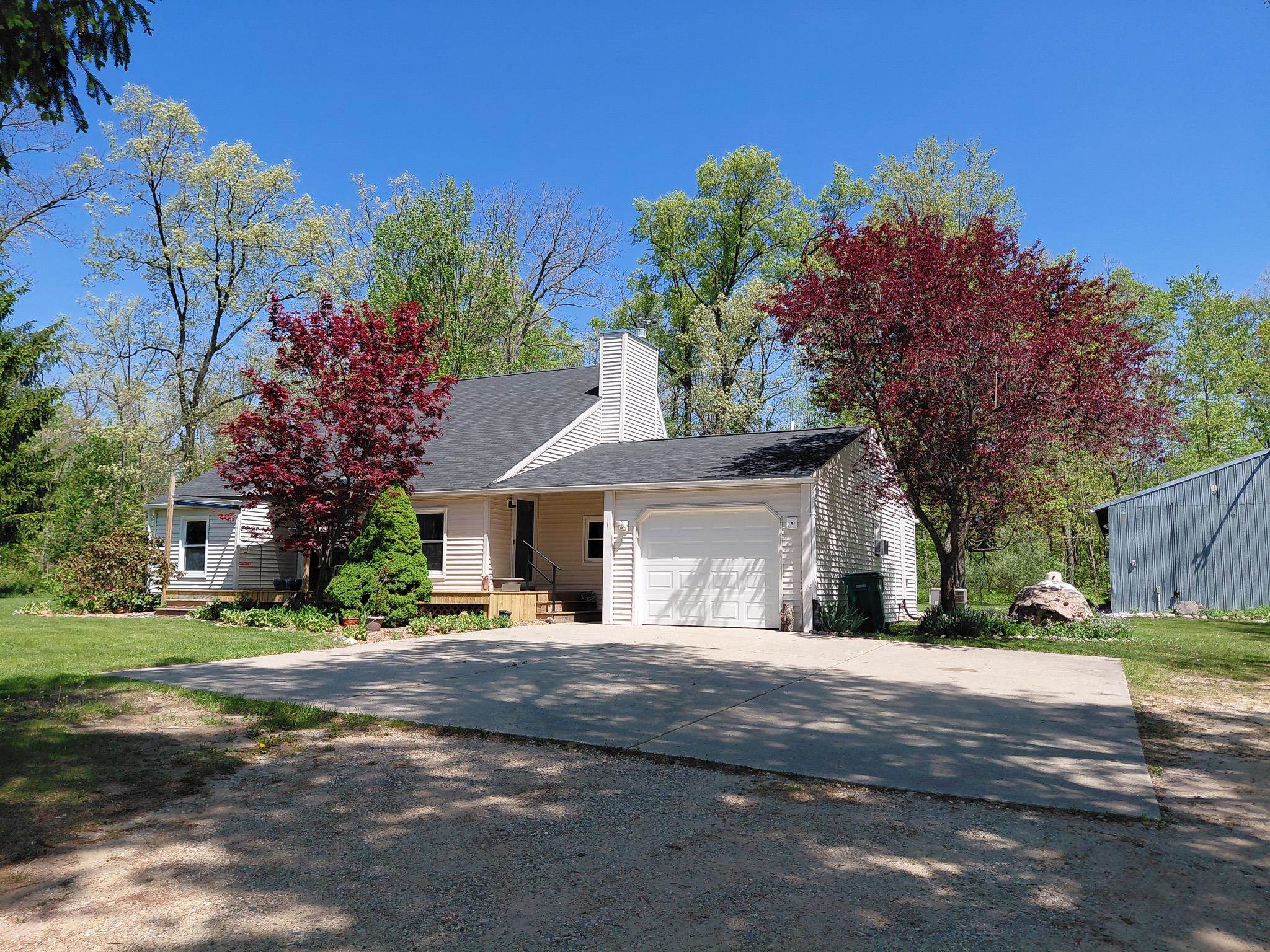 3751 E Townline Lake Road Property Photo 2