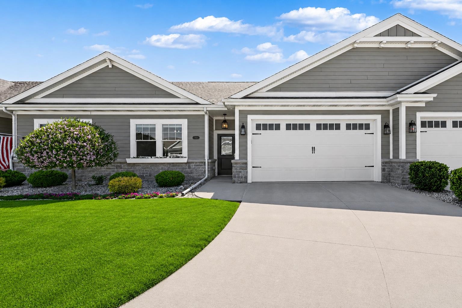 609 Breaker Cove Drive Property Photo 1