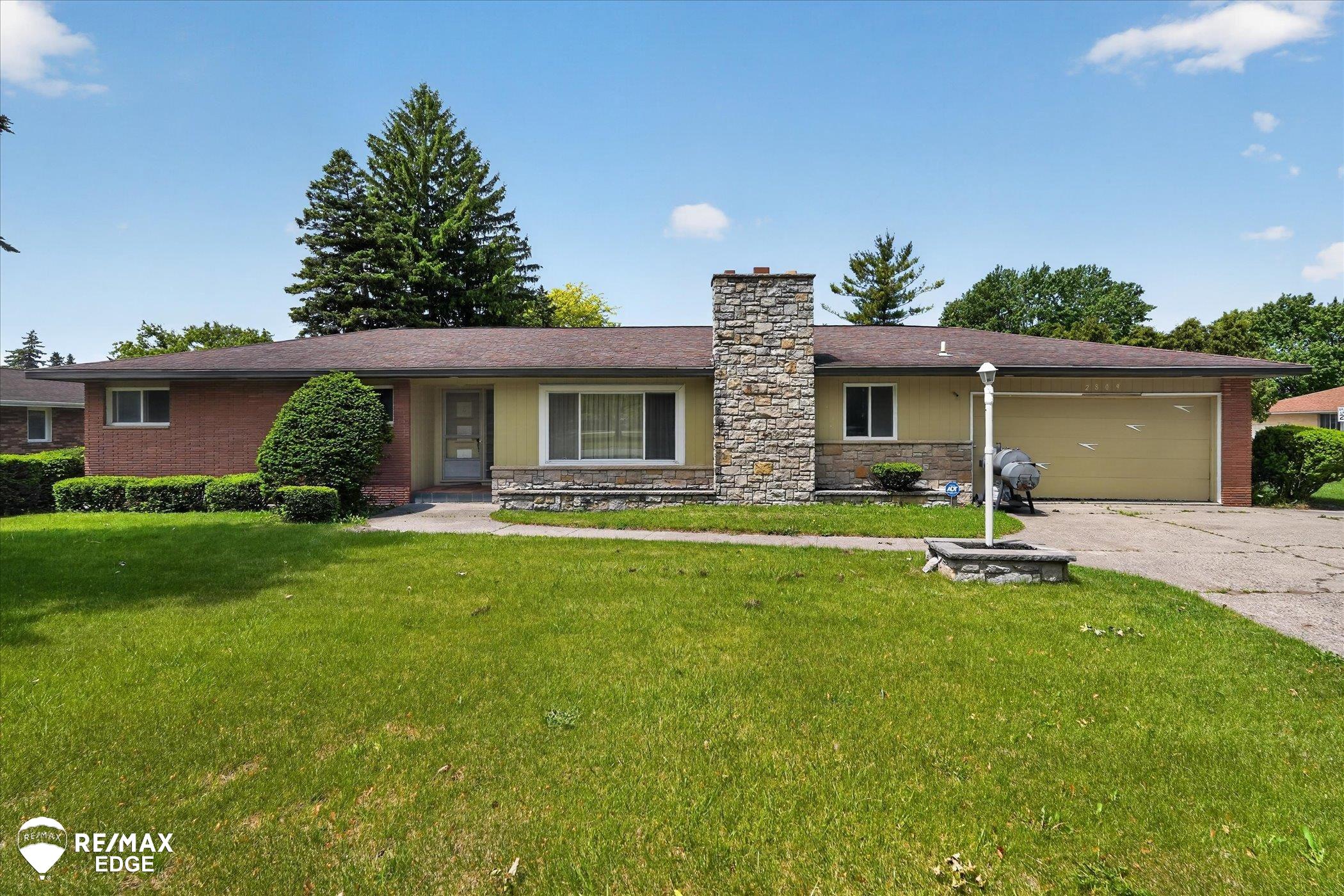 2809 S Outer Drive Property Photo 1
