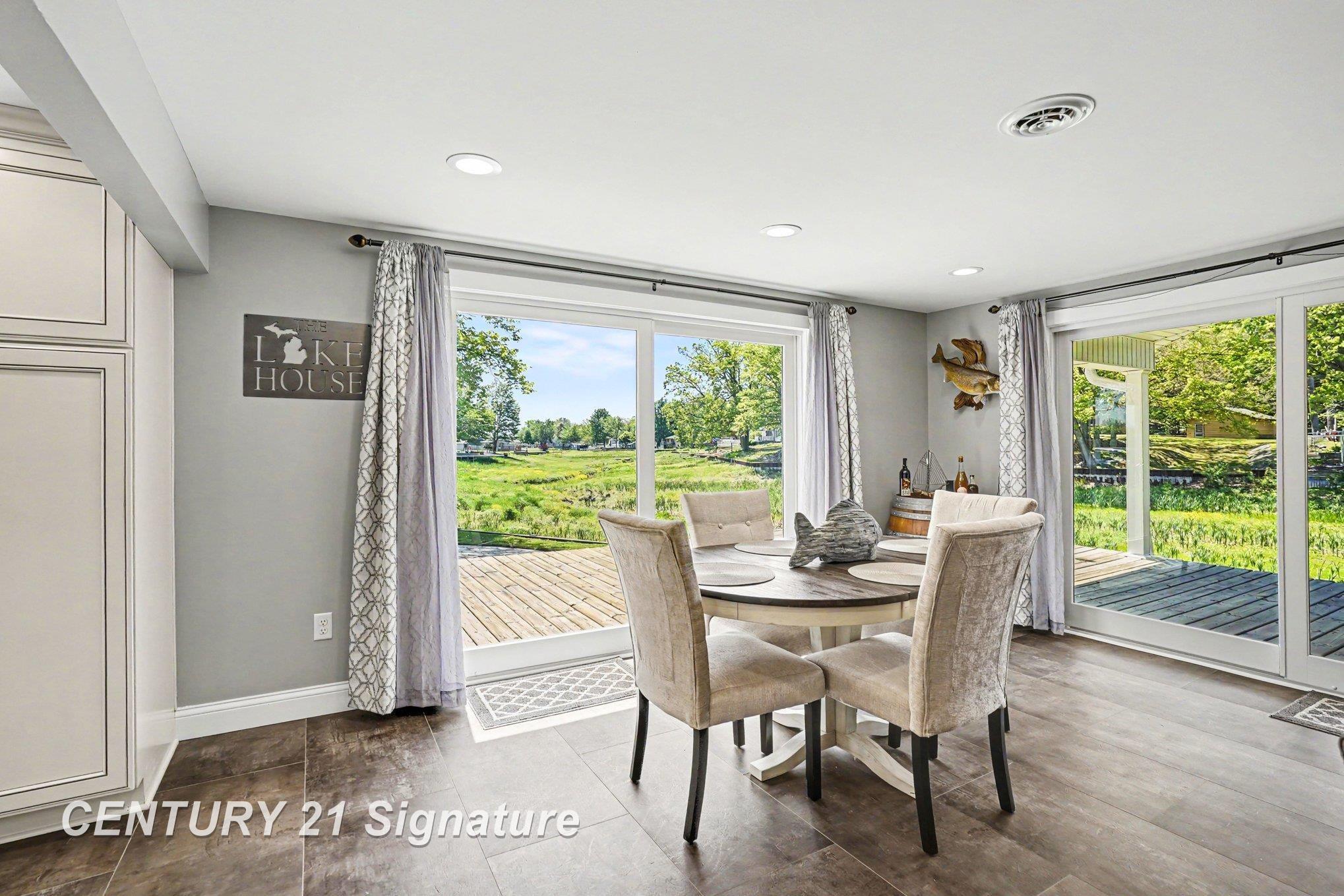 5458 Oakridge Drive Property Photo 11