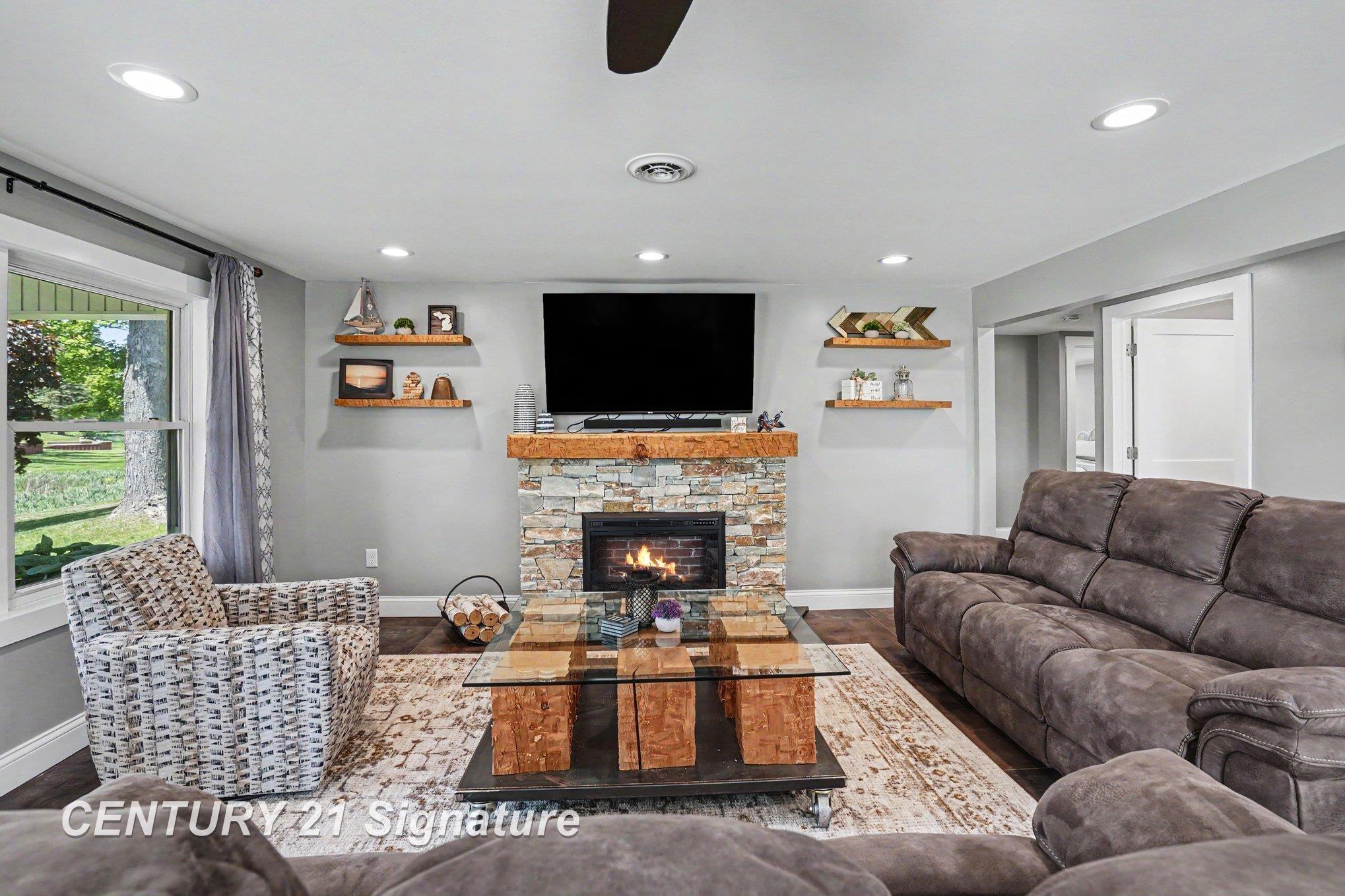 5458 Oakridge Drive Property Photo 12