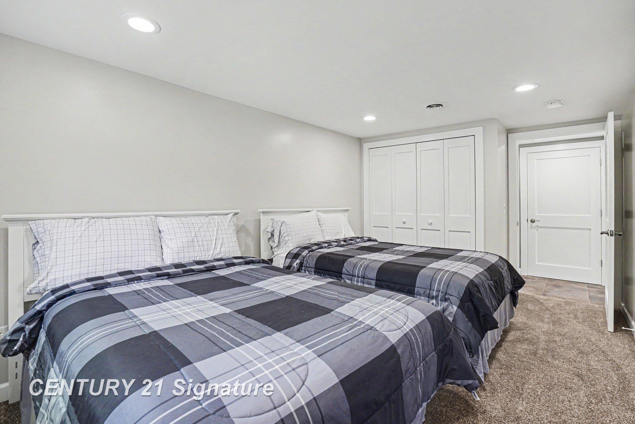 5458 Oakridge Drive Property Photo 15